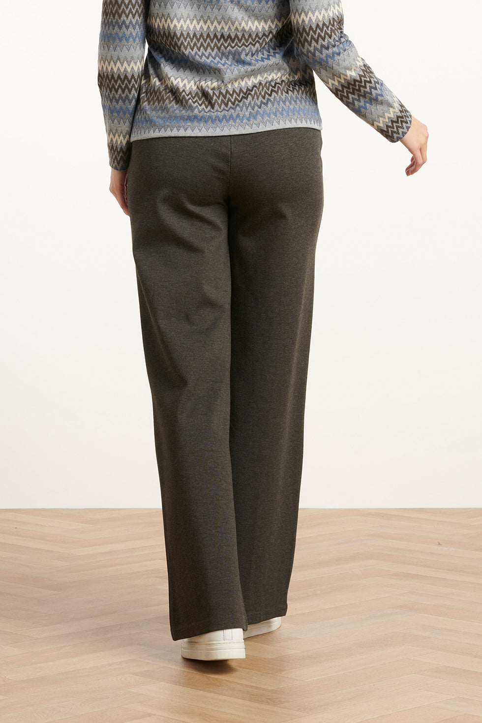 25636 Smashed Lemon Damesstretch Charcoal Broek met Wijde Pijpen | Charcoal