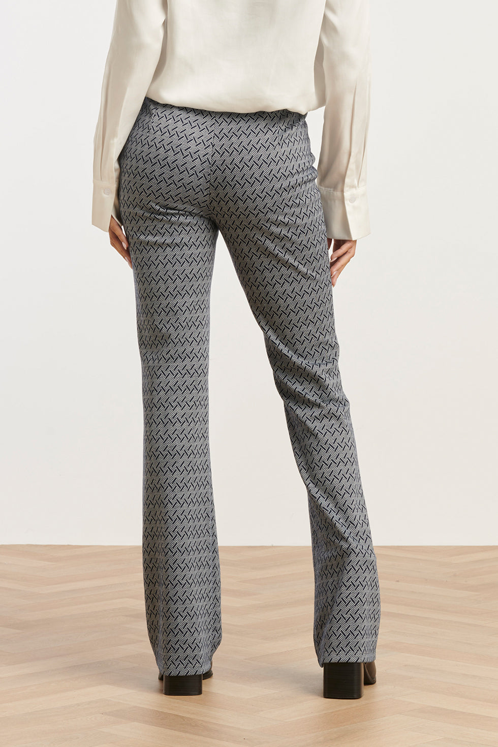 25640 Navy en Witte Geometrische Broek | Black White