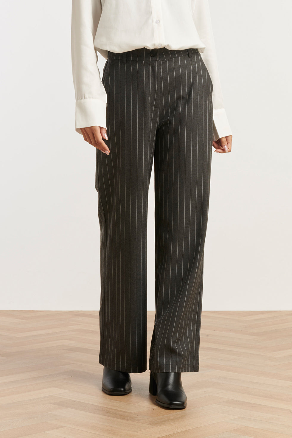 25643 Grijs En Wit Pinstriped Broek | Grey - White