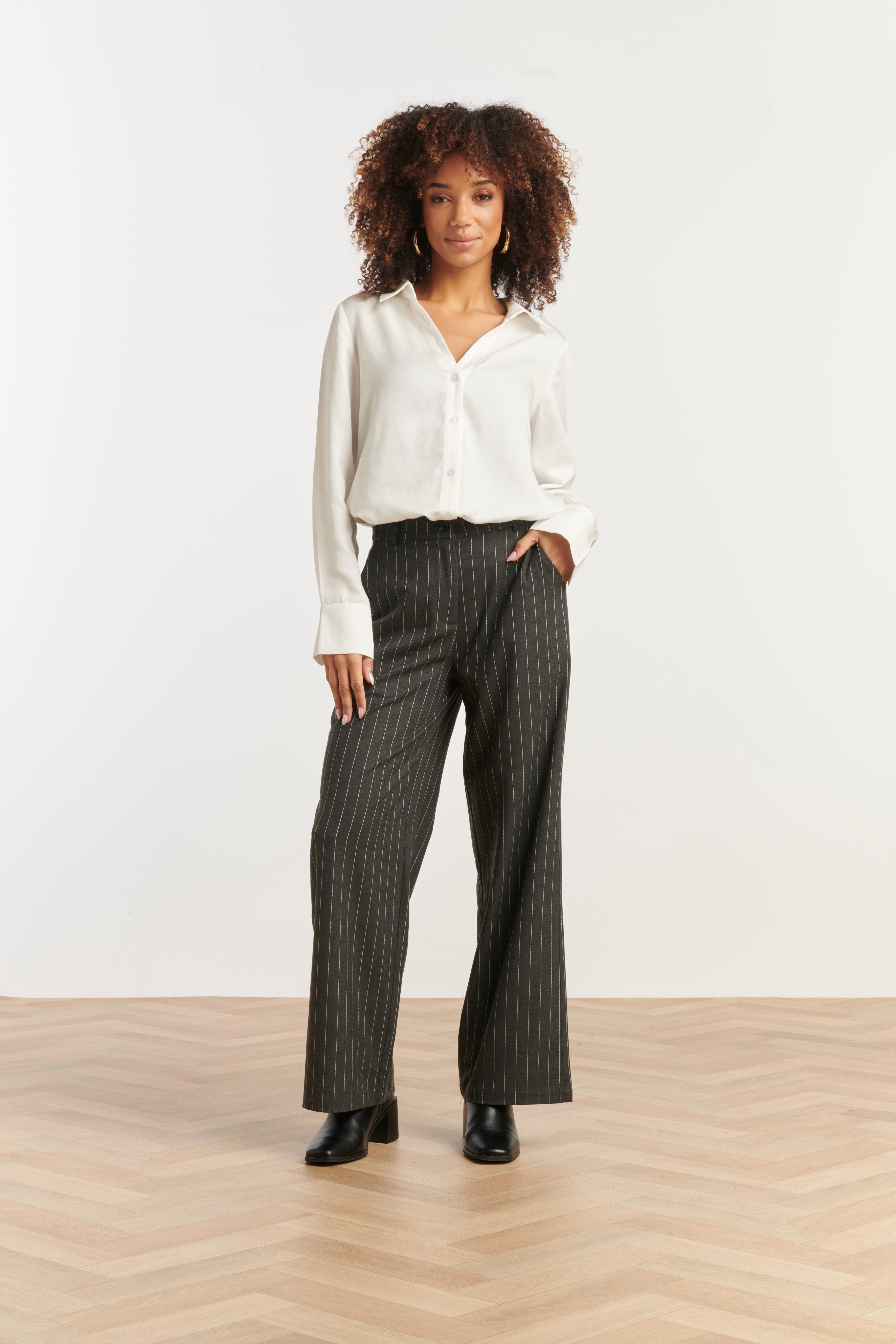 25643 Grijs En Wit Pinstriped Broek | Grey - White