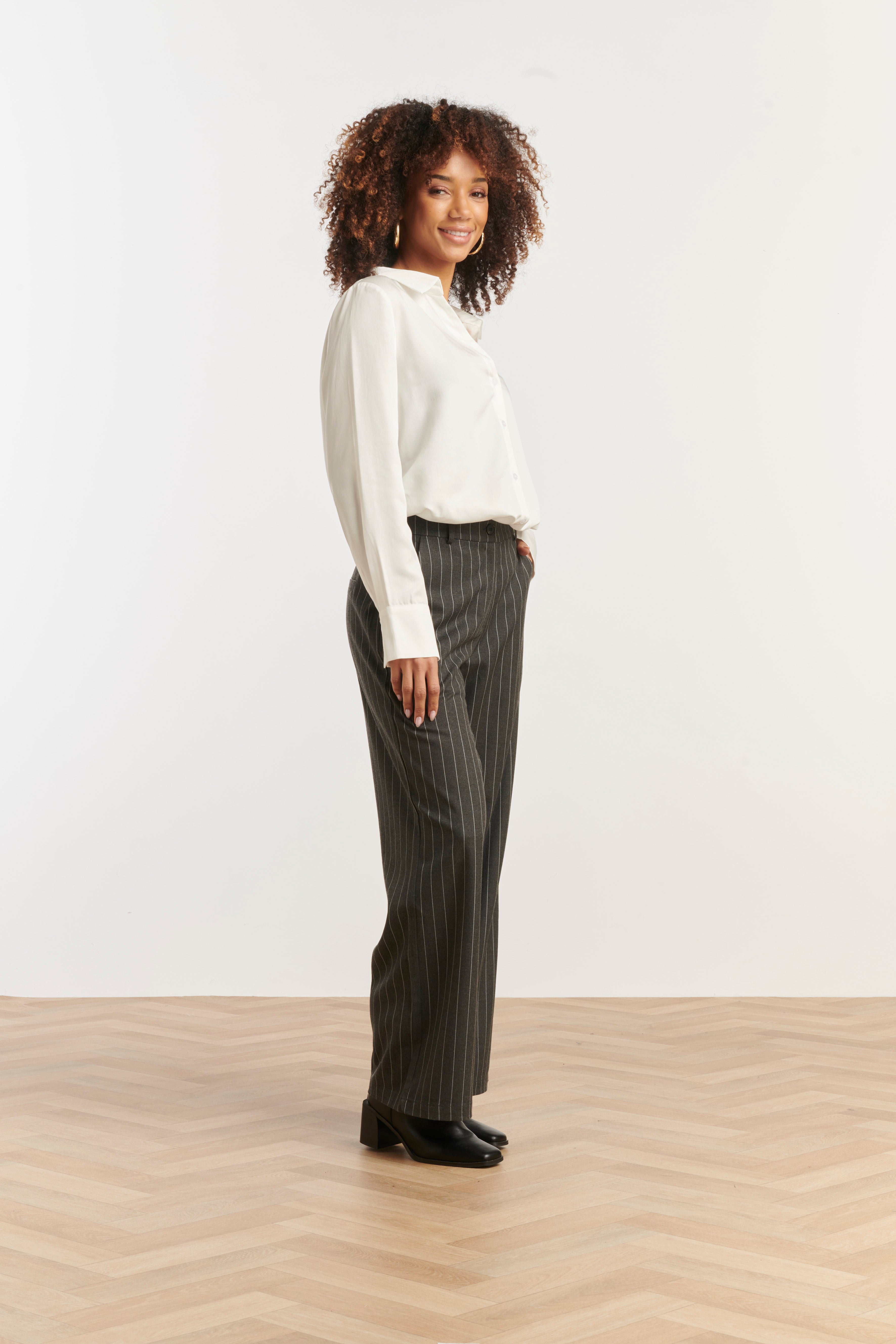 25643 Grijs En Wit Pinstriped Broek | Grey - White