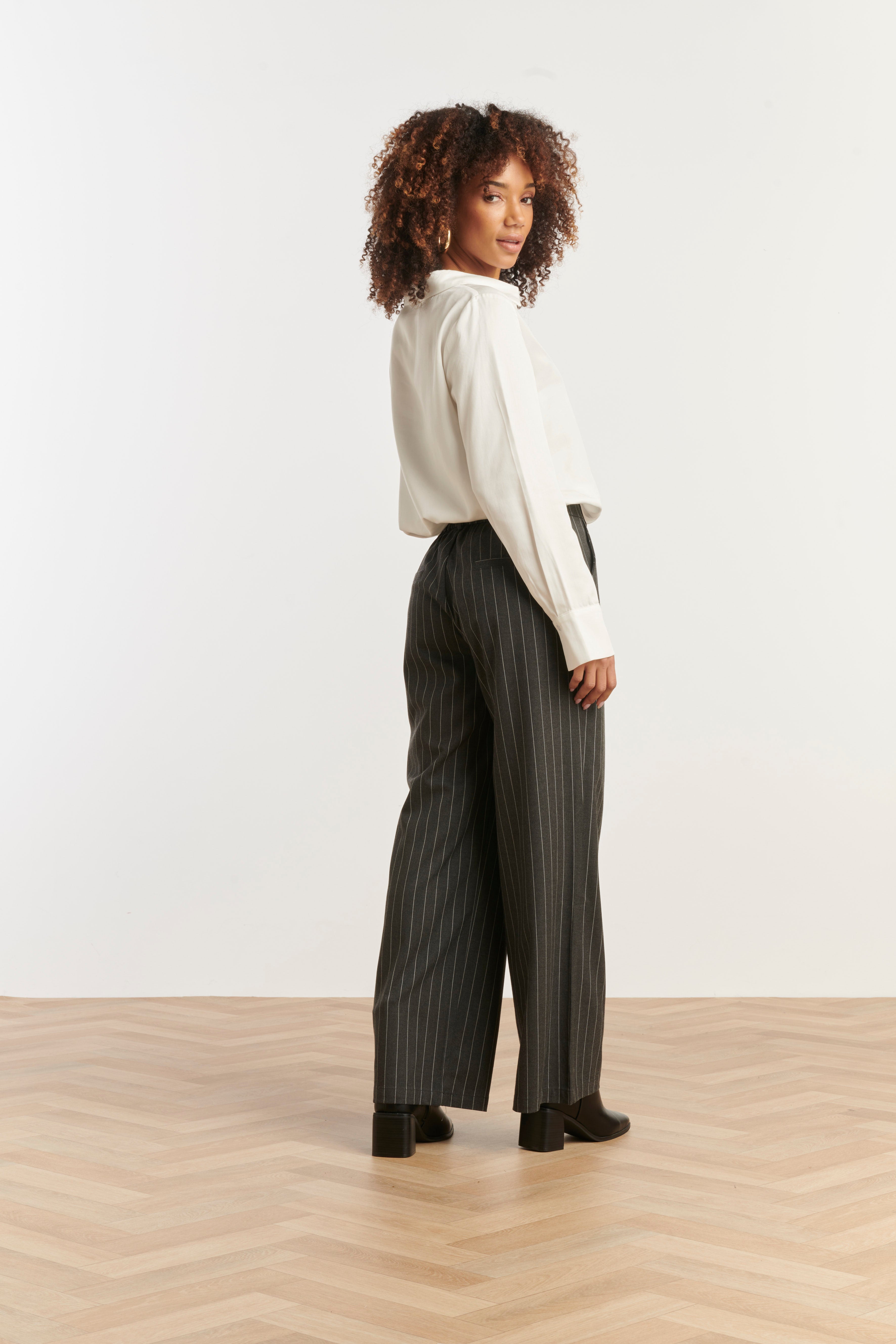 25643 Grijs En Wit Pinstriped Broek | Grey - White