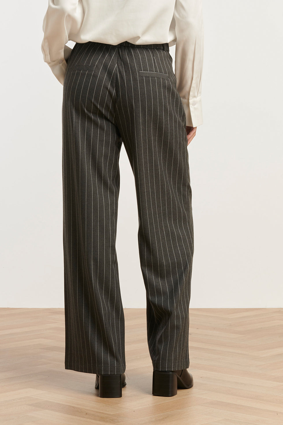 25643 Grijs En Wit Pinstriped Broek | Grey - White