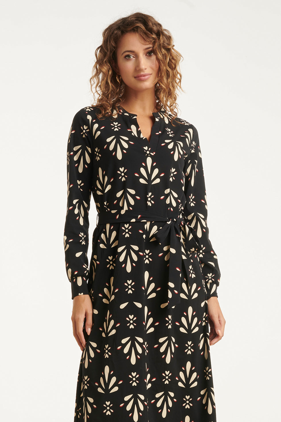 25656 Ornamental  Geprint Zwart en Wit Travel jurk | Black - Off White