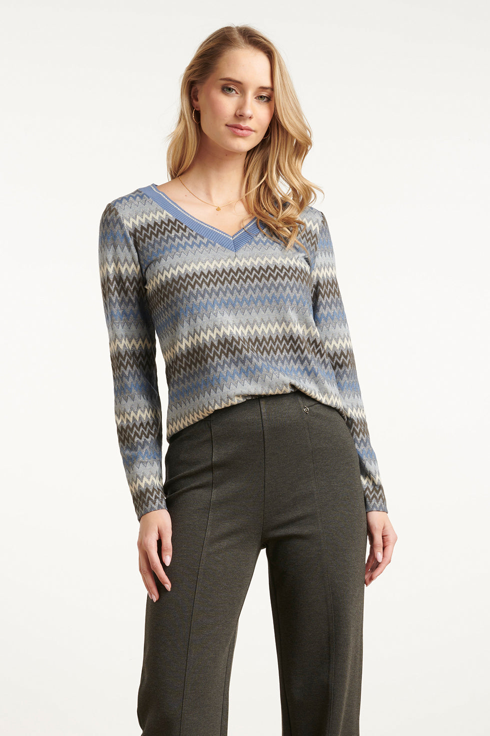 25671 Lichtblauw En Grijze Top Met Zig-Zag Print | Light Blue - Grey