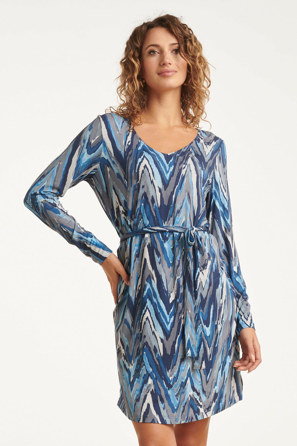 25682 Smashed Lemon Damesgetailleerd Zig Zag Geprint Jurk | Light Blue - Grey