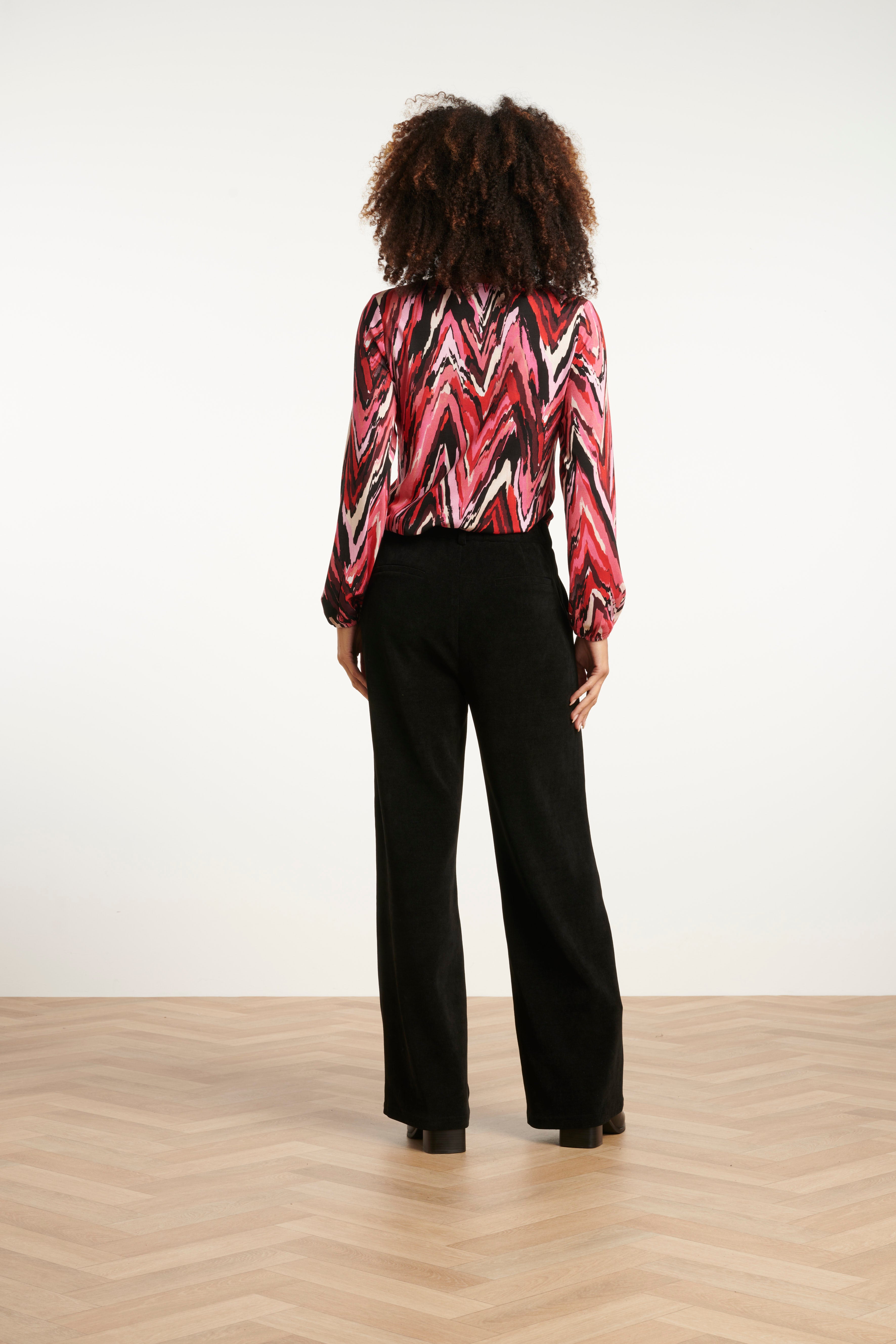 25683 Damesgetailleerd Zig Zag Geprint Top | Red - Pink
