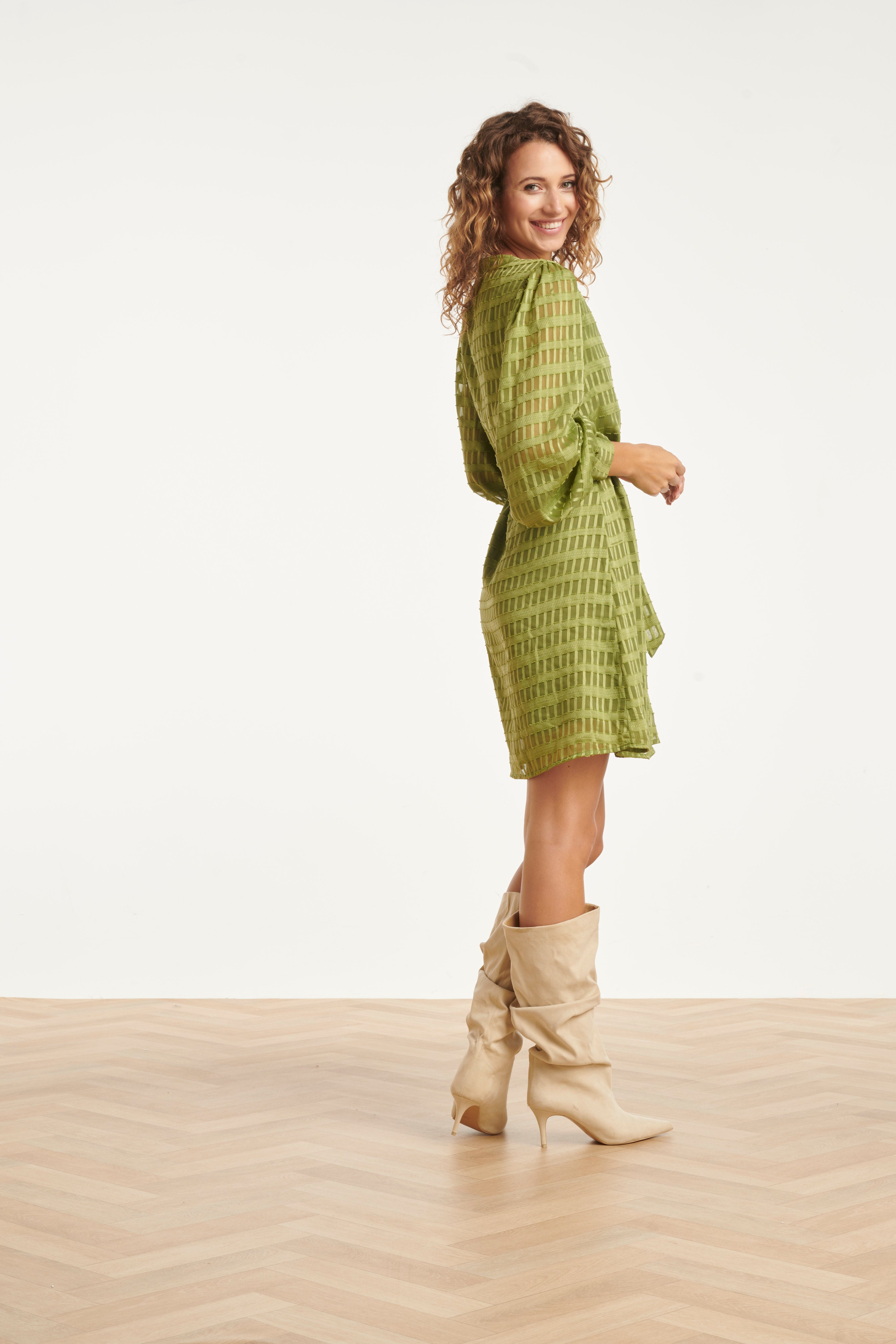 25698 Dameskorte Jurk Met Structuur | Army