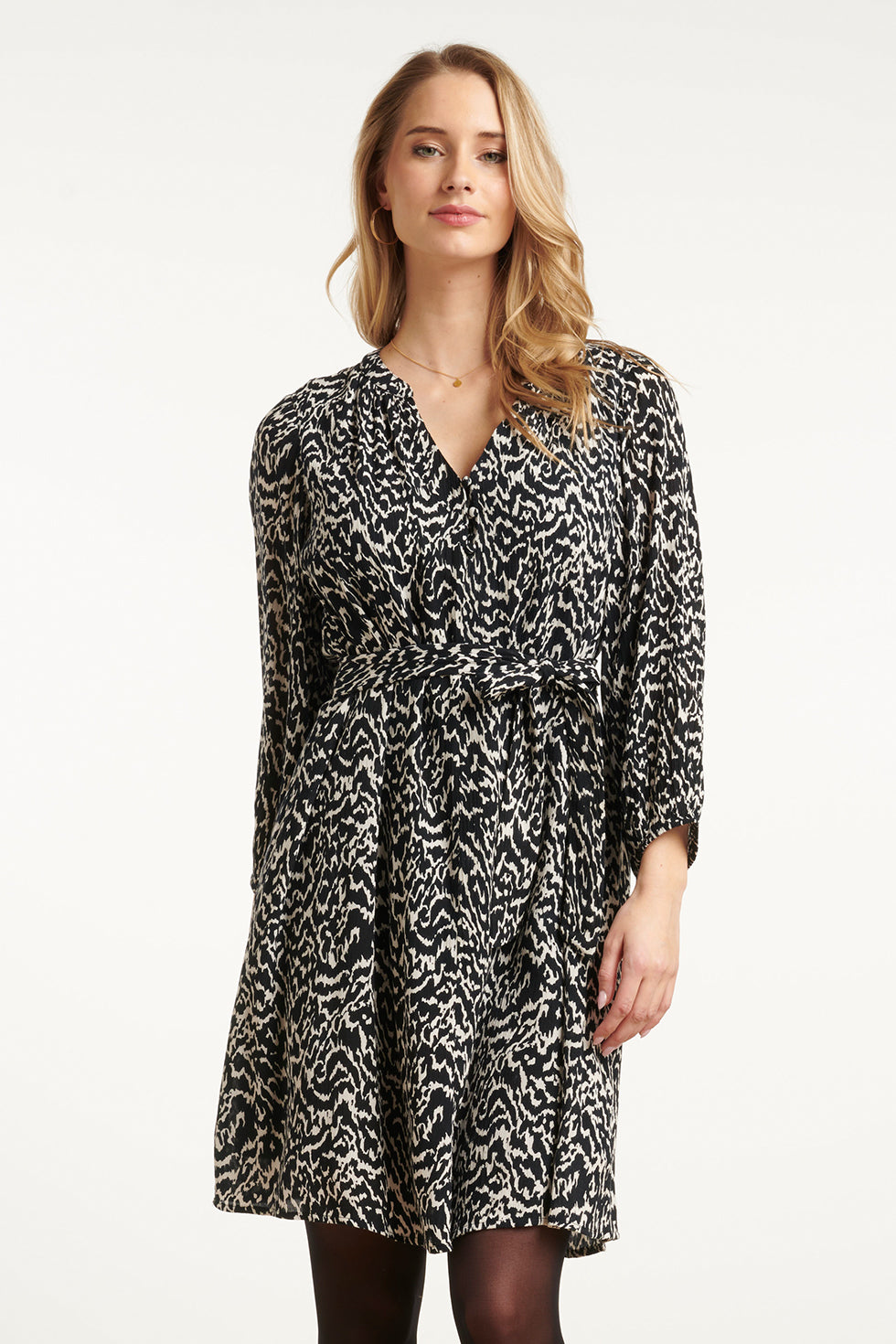 25712 Elegante Zwart en Wit Abstracte Jurk | Off White - Black