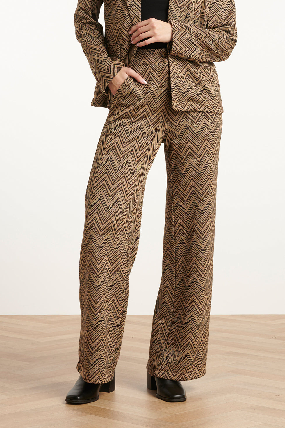 25715 Zand en Gouden Broek met Zigzagprint | Sand - Gold