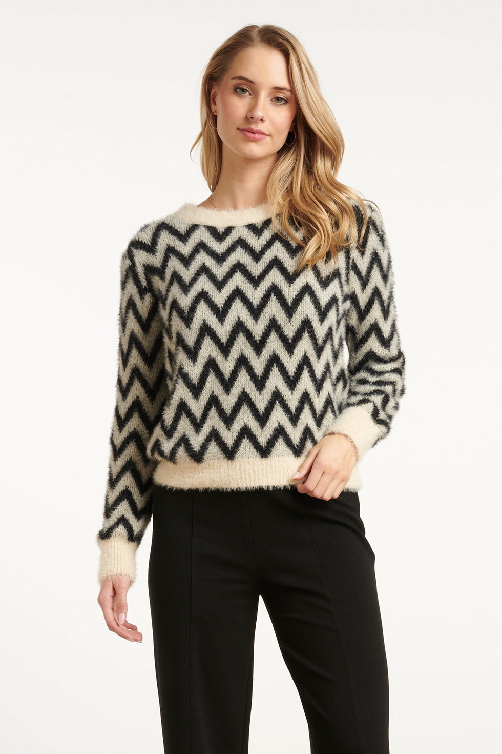 25717 Zwart, Grijs En Offwhite Gebreide Top Met Zigzagprint | Black - Off White