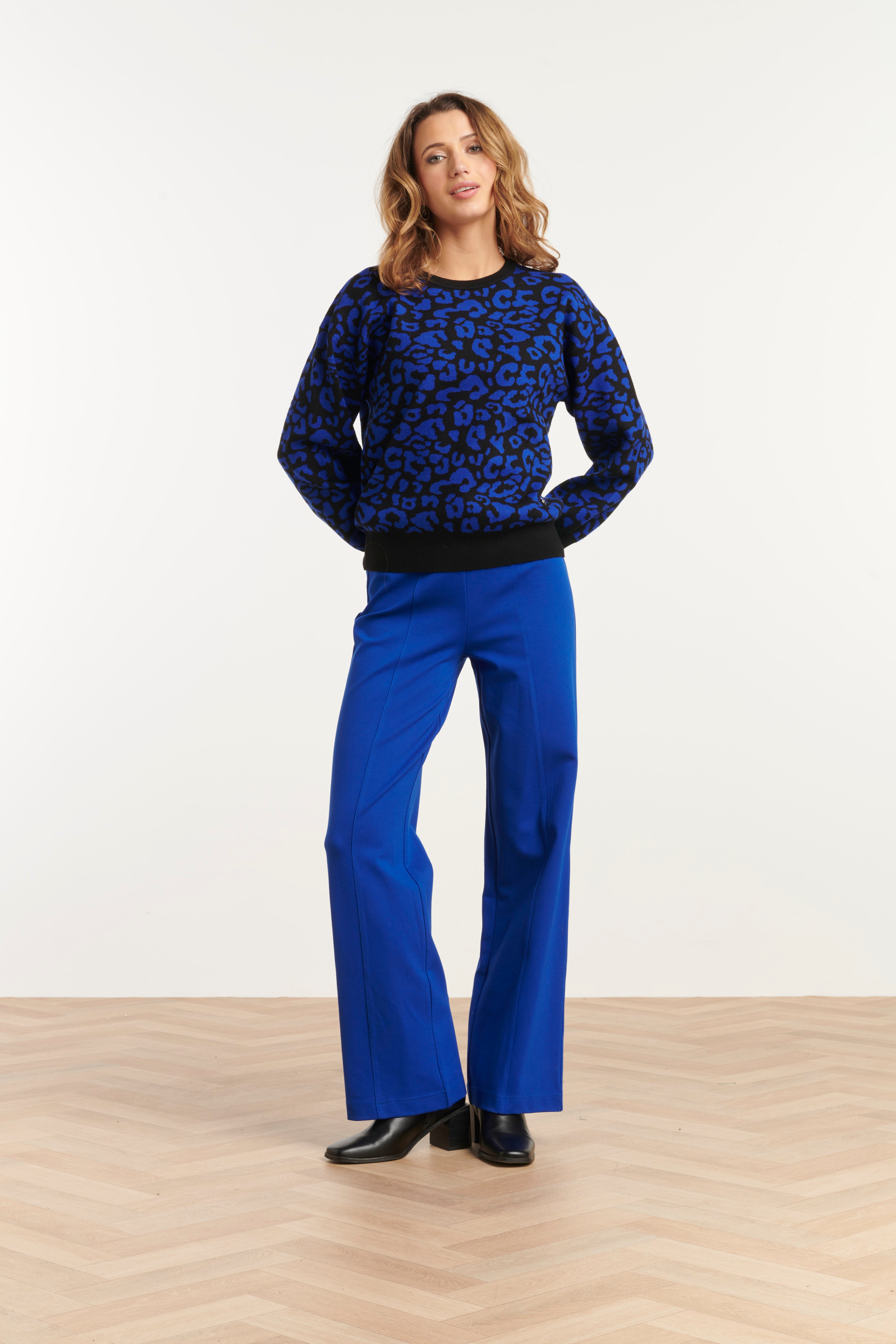 25741 – Gebreide Top Met Dierenprint | Black - Cobalt