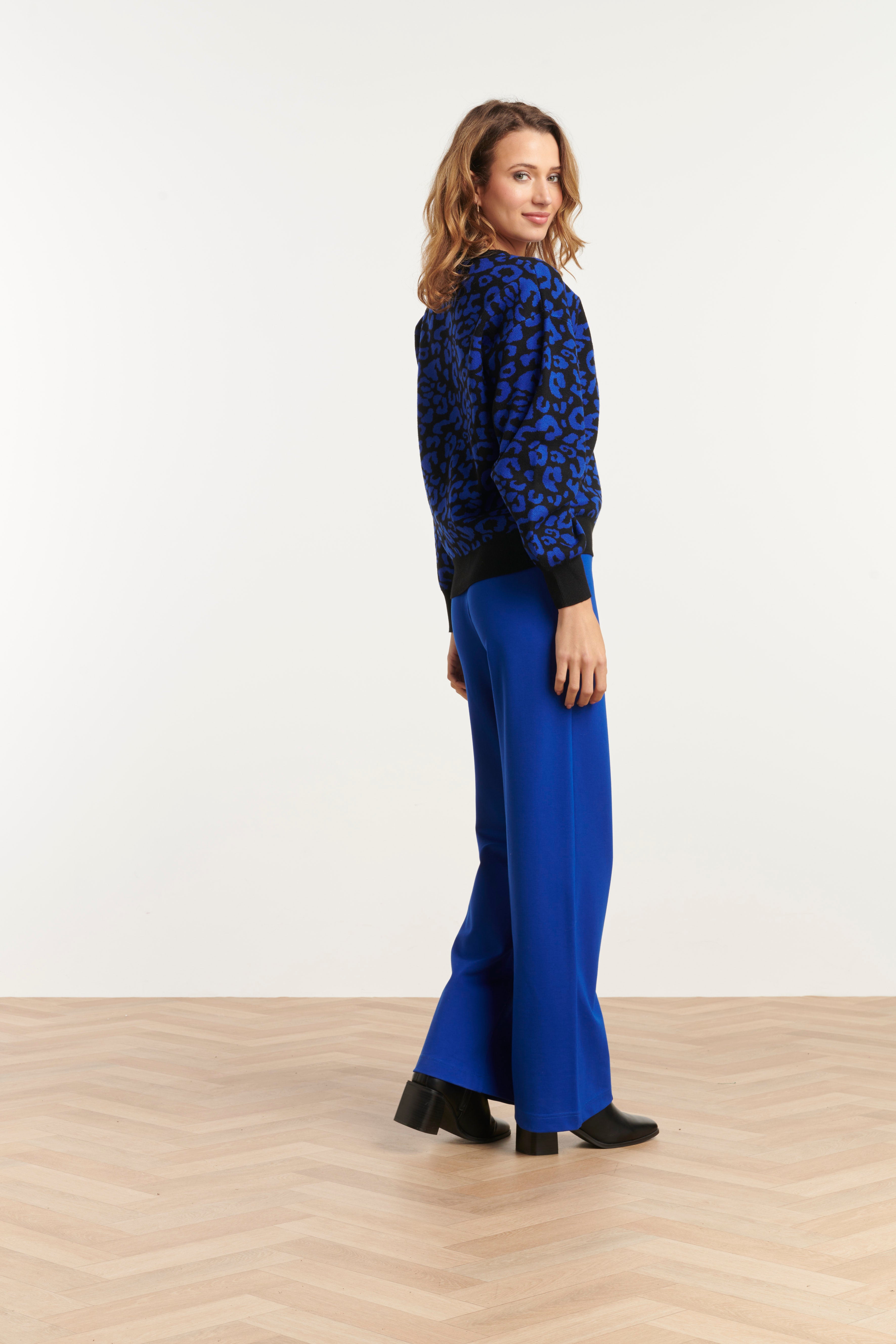 25741 – Gebreide Top Met Dierenprint | Black - Cobalt