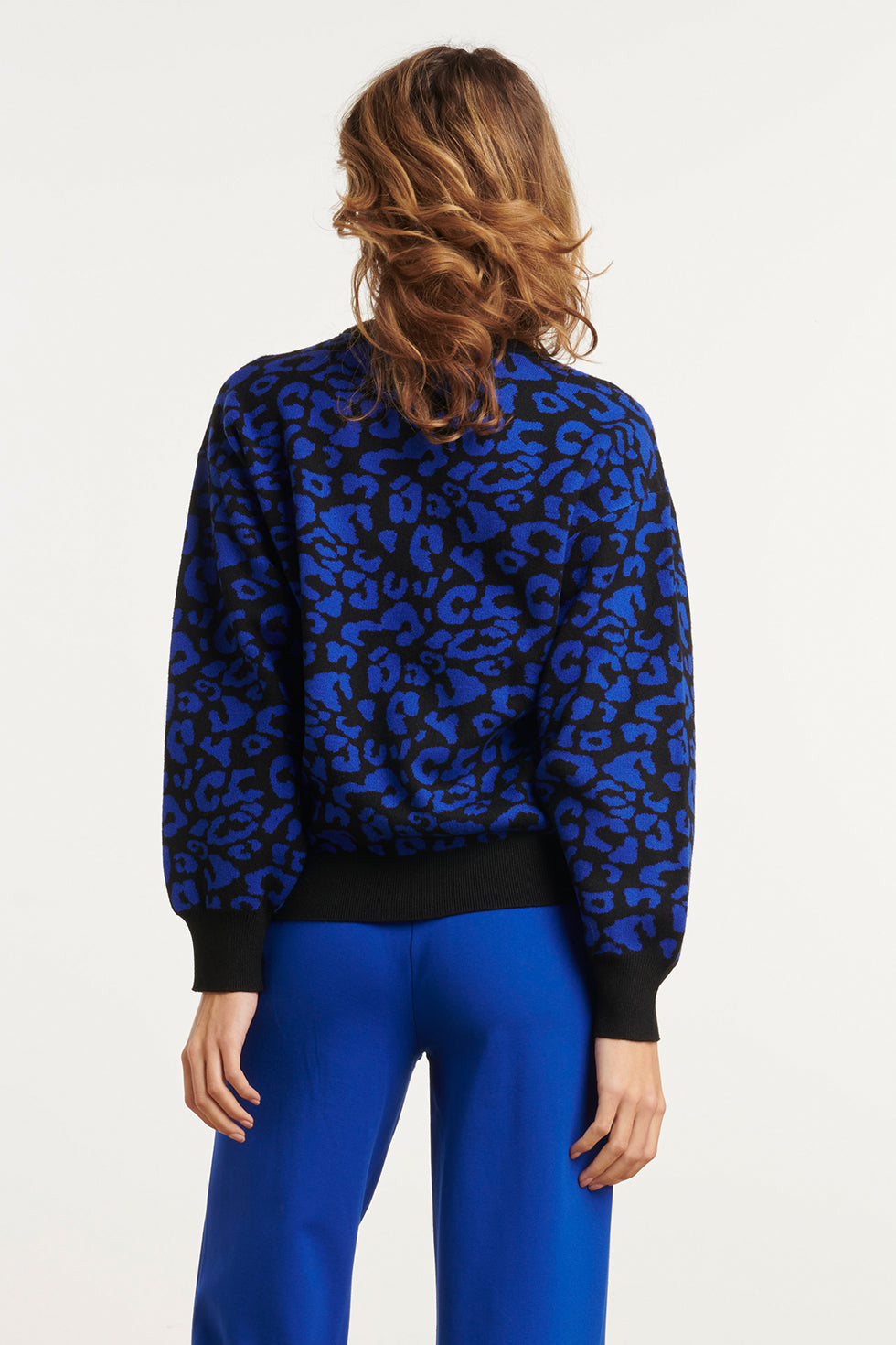 25741 – Gebreide Top Met Dierenprint | Black - Cobalt