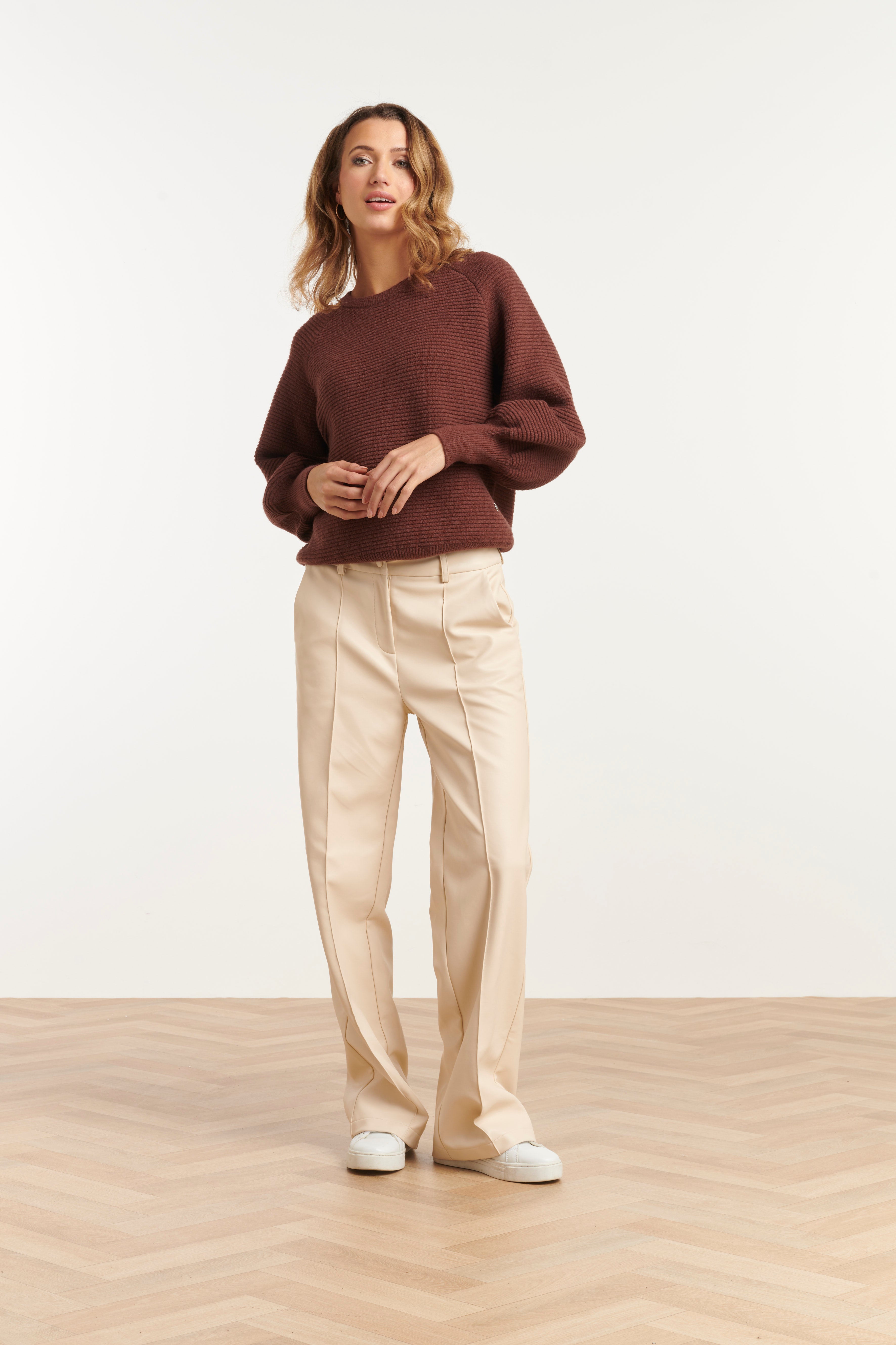 25747 – Gebreide Top Met Ballonmouwen | Brown