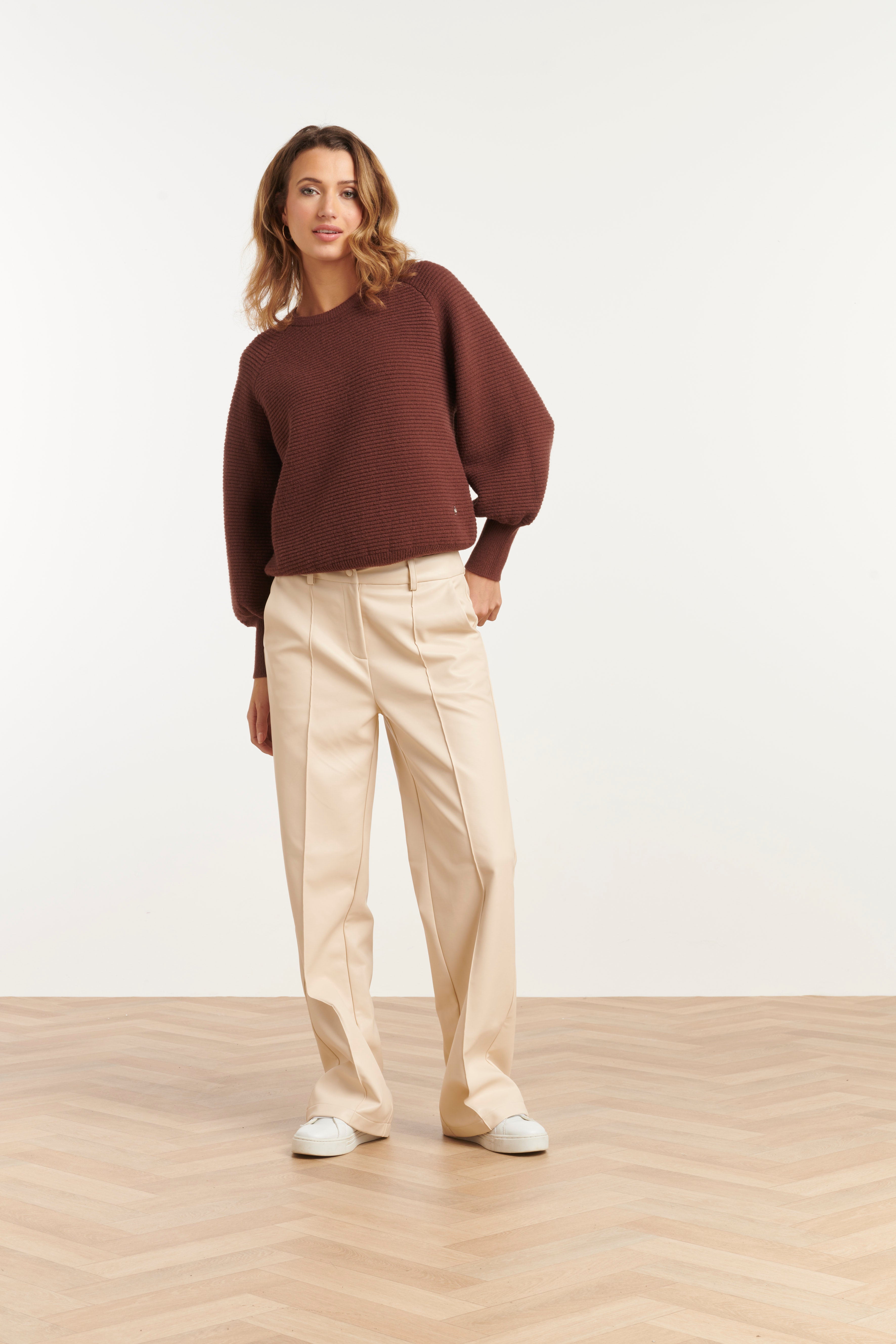 25747 – Gebreide Top Met Ballonmouwen | Brown