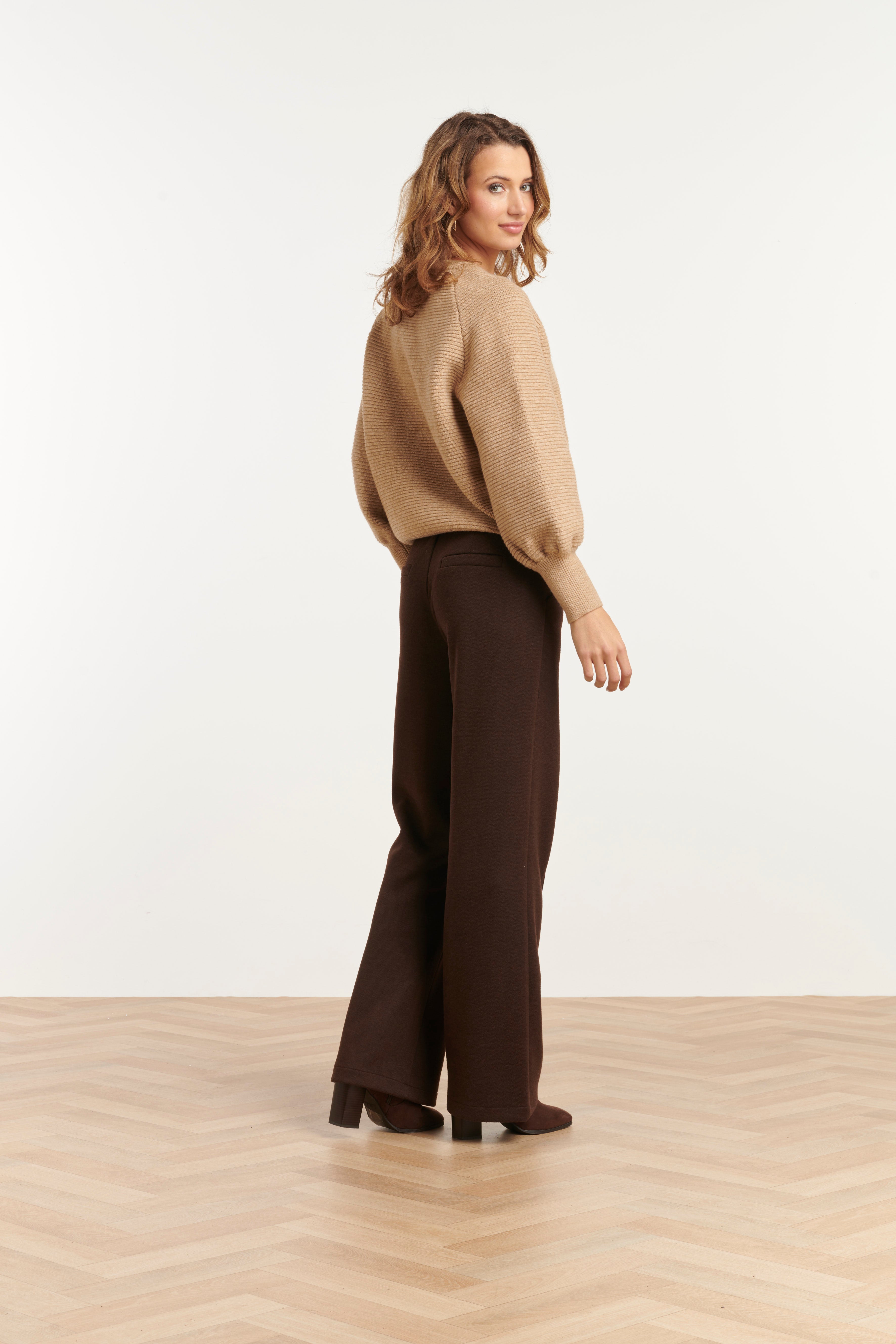 25747 – Gebreide Top Met Ballonmouwen | Sand