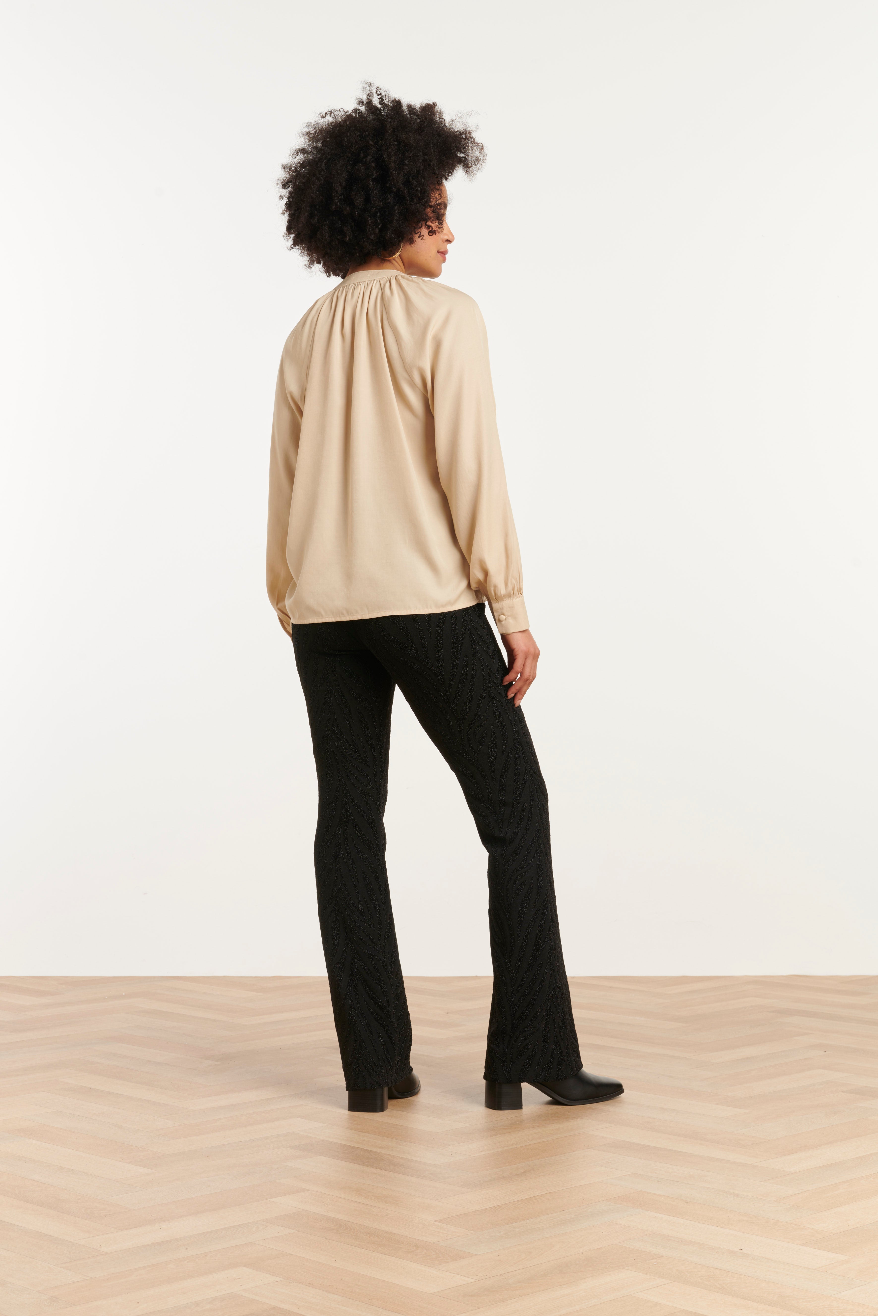 25752 – Satijnlook Blouse Met Knoopsluiting | Sand