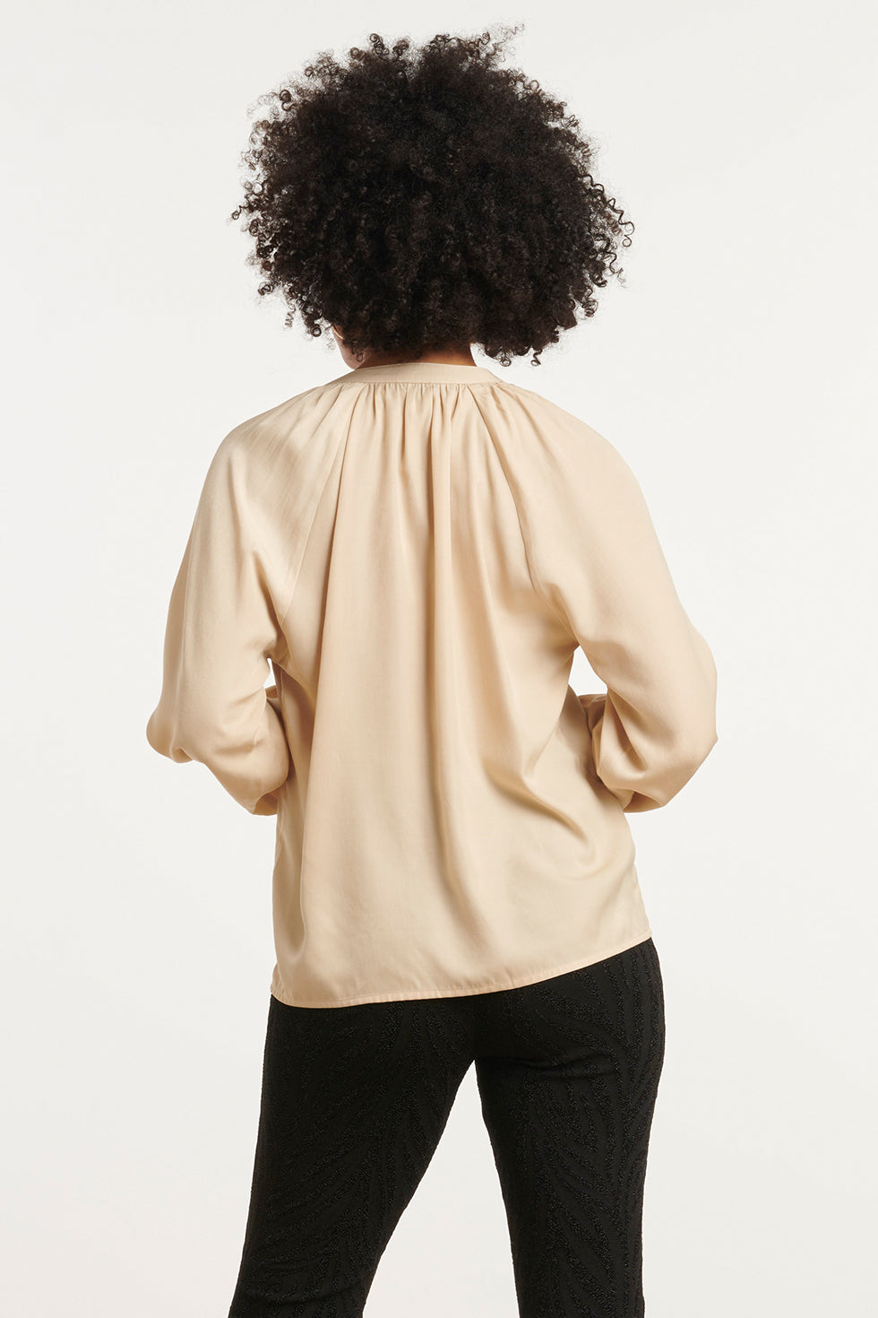 25752 – Satijnlook Blouse Met Knoopsluiting | Sand