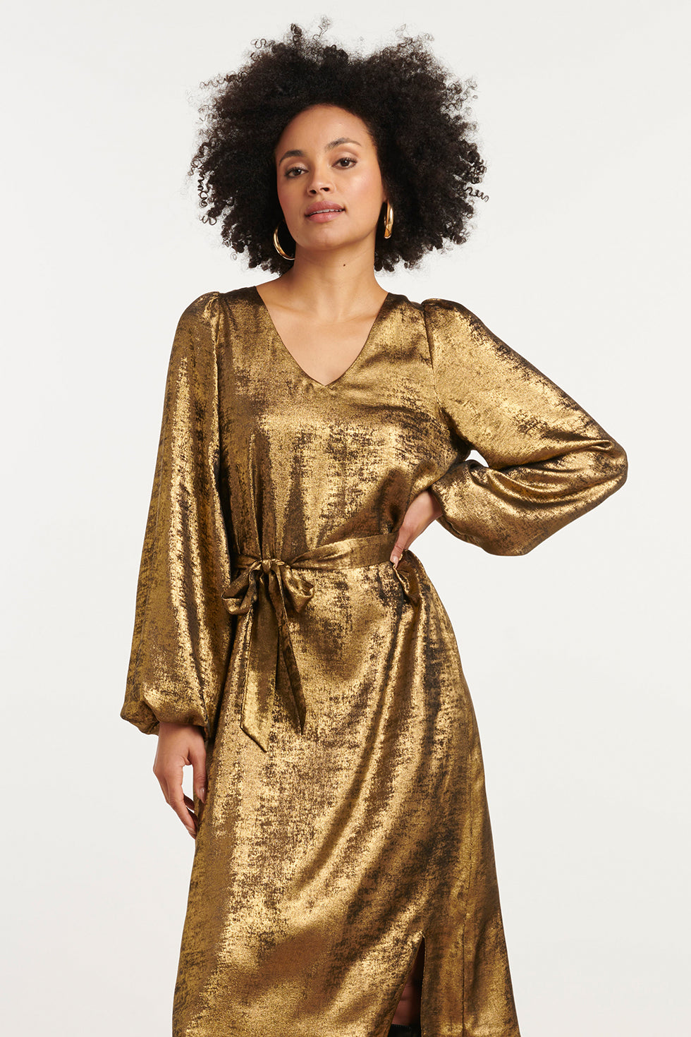 25753 – Glanzende Midi-Jurk Met V-Hals | Gold
