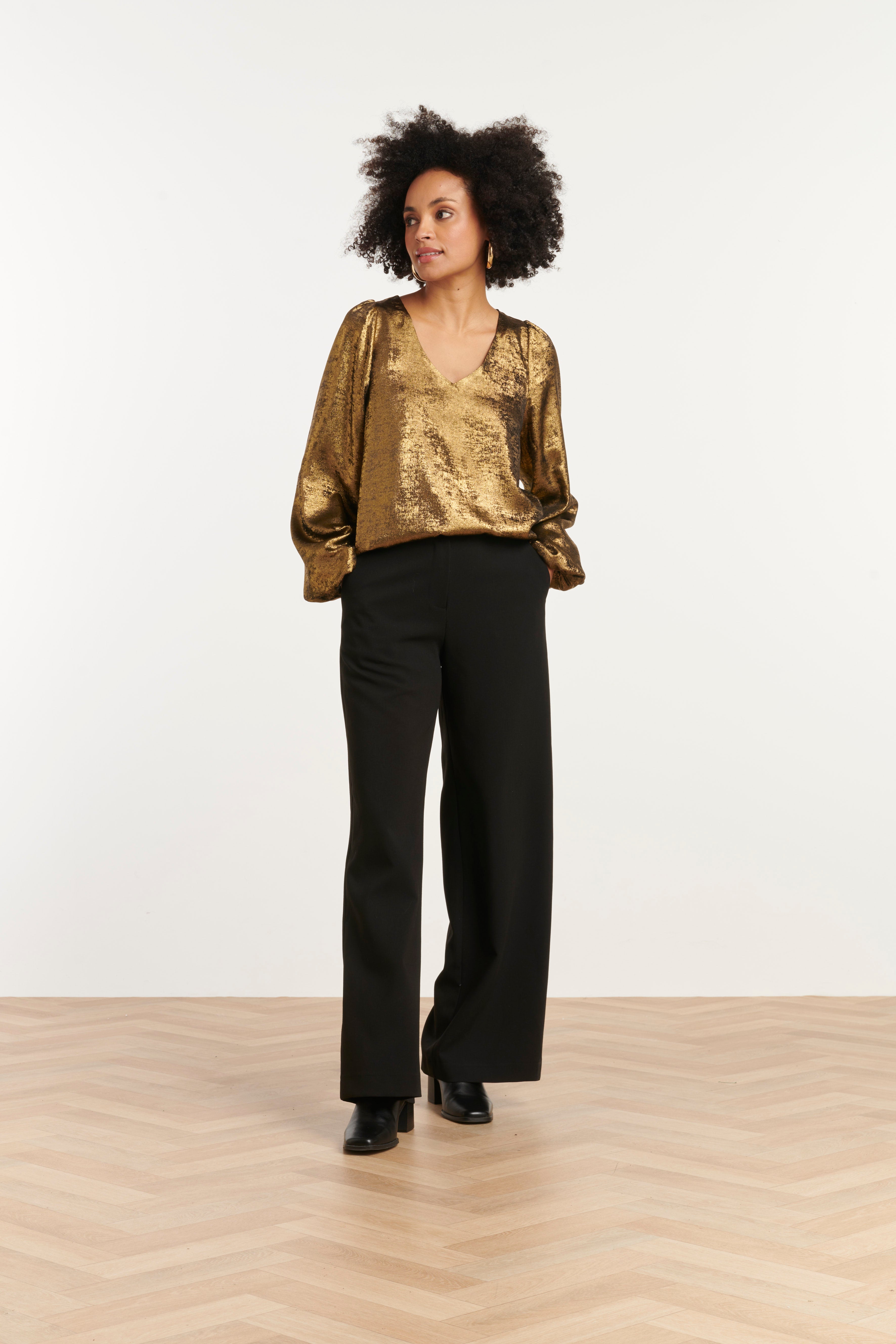 25754 – Glanzende Top Met Losse Fit | Gold