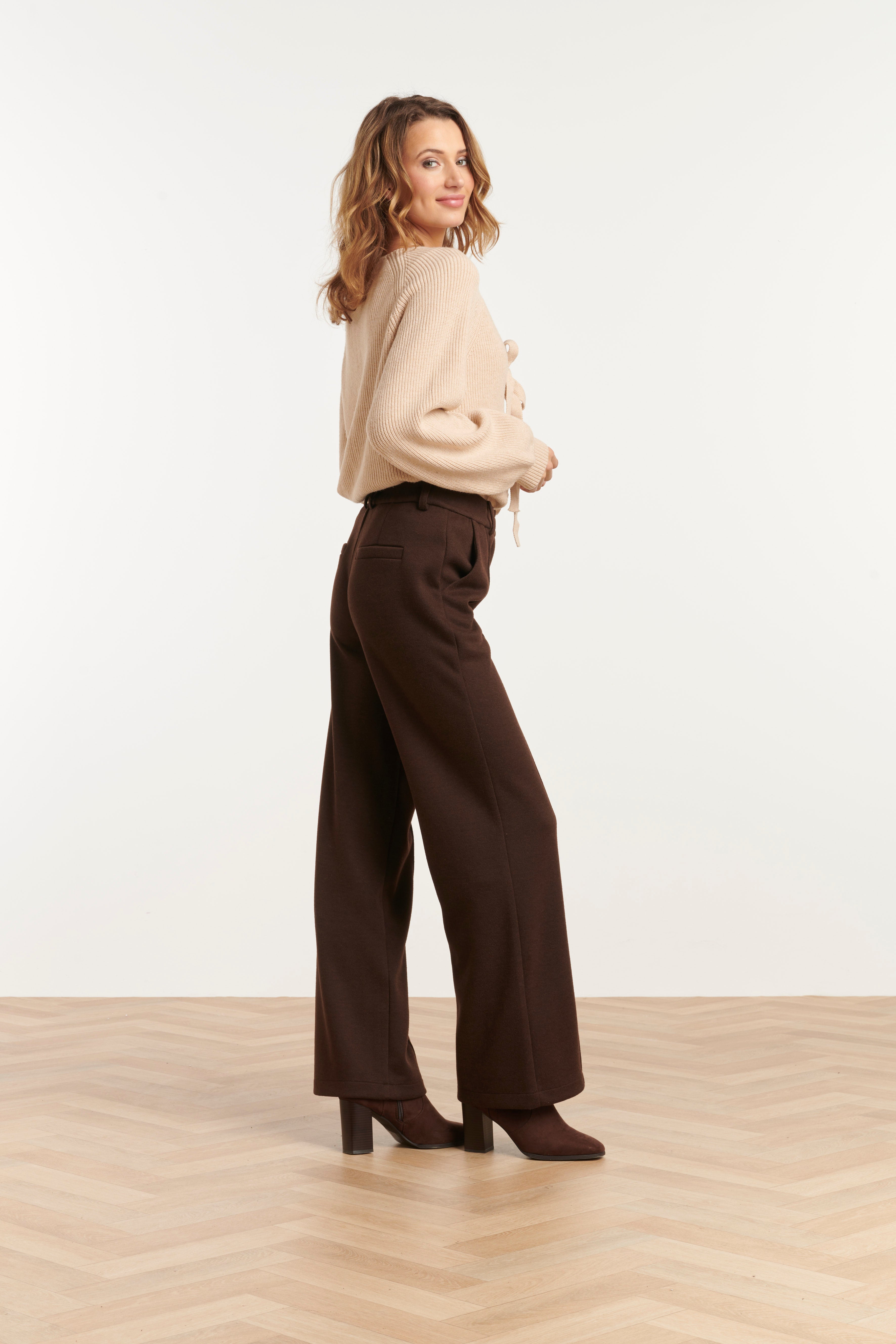 25755 – Smashed Lemon Broek met visgraatstructuur | Brown