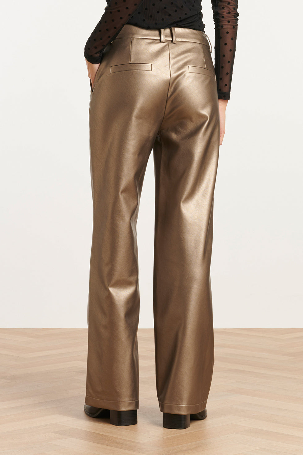 25760 – Smashed Lemon PU broek met metallic finish | Gold