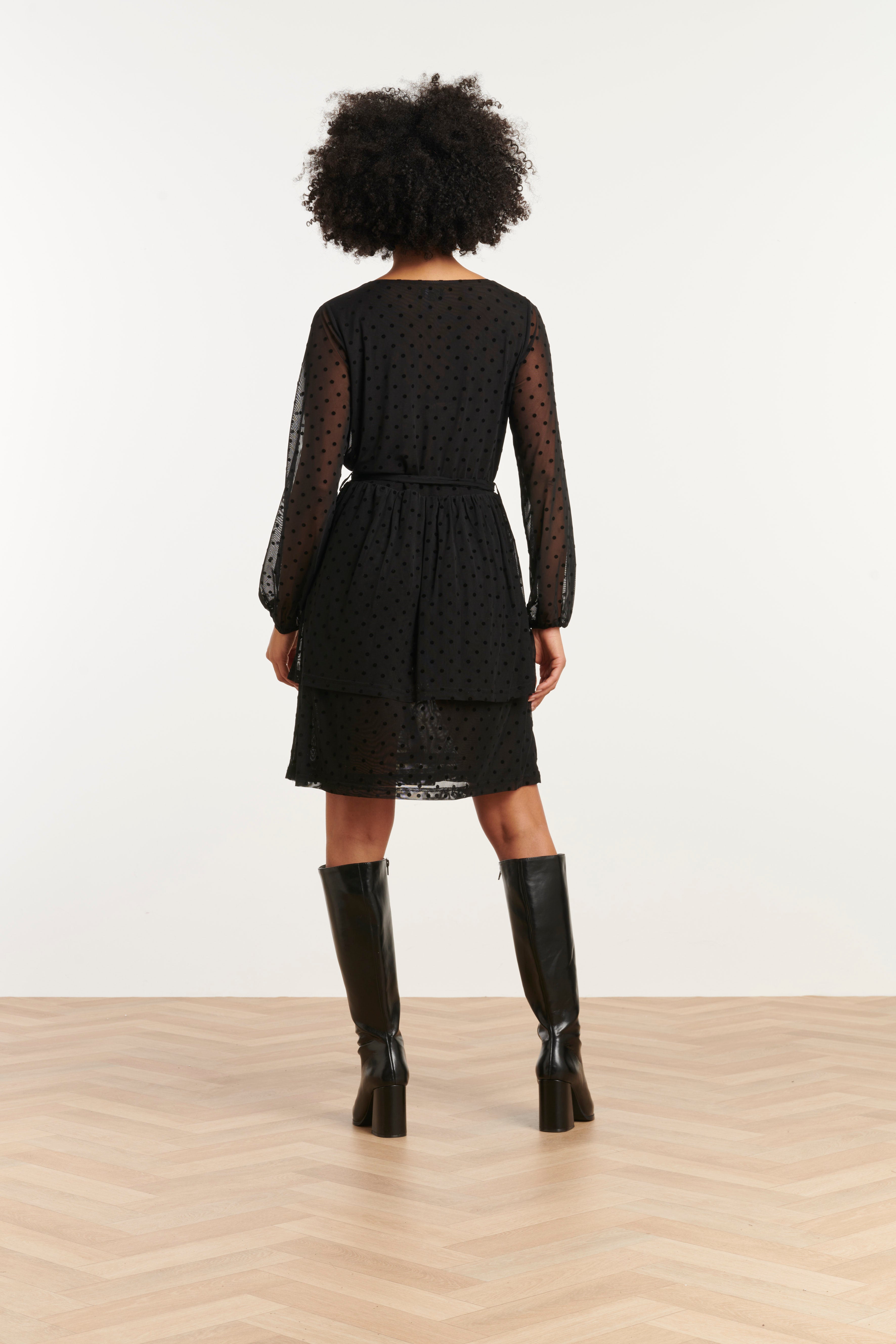 25763 – Flock Mesh Jurk Met Velvet Dots | Black