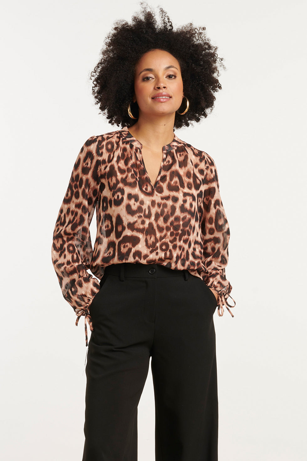 25777 – Top Met DierEnprint en Strikdetail | Black - Sand