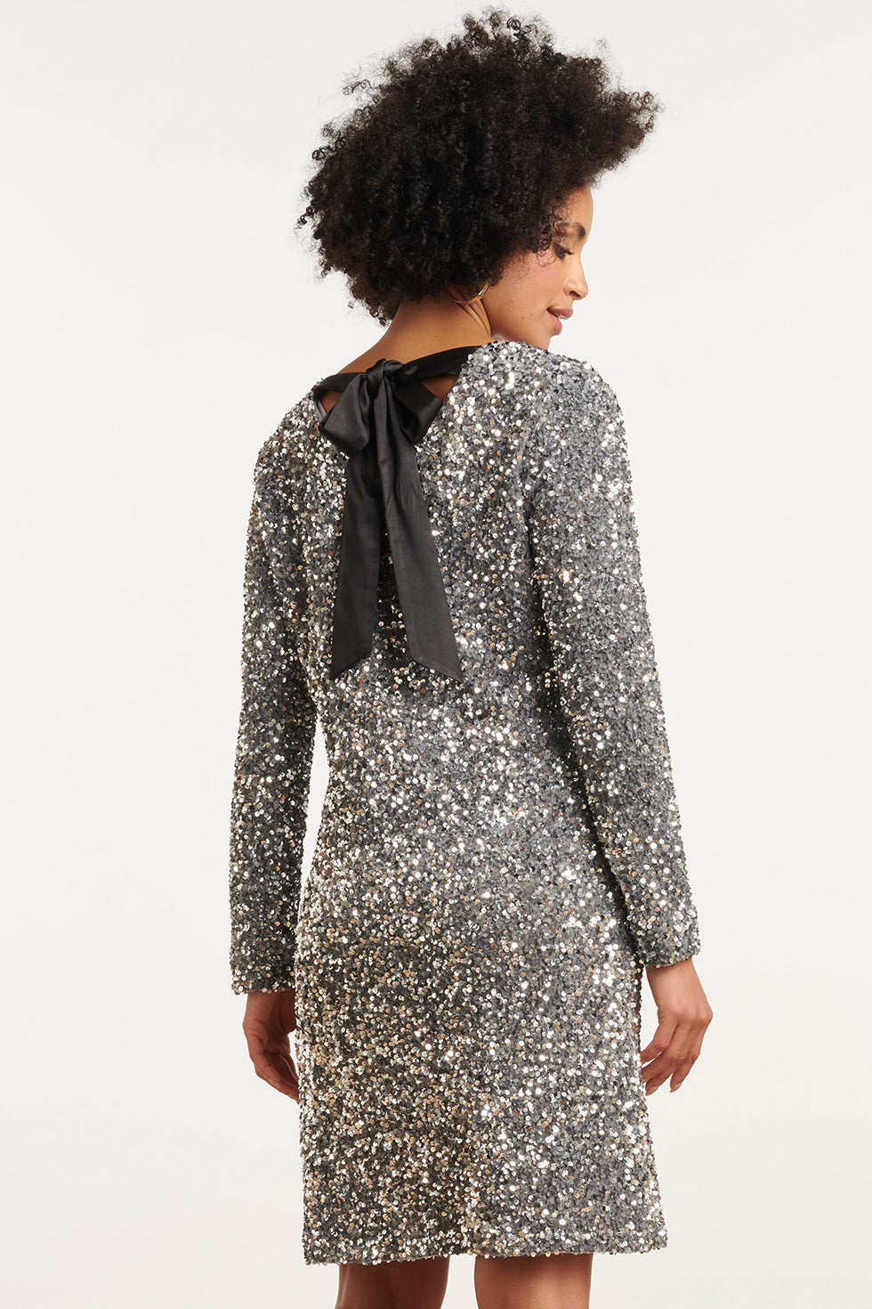 25783 – Pailletten Jurk Met Satijnen Strikdetail | Silver