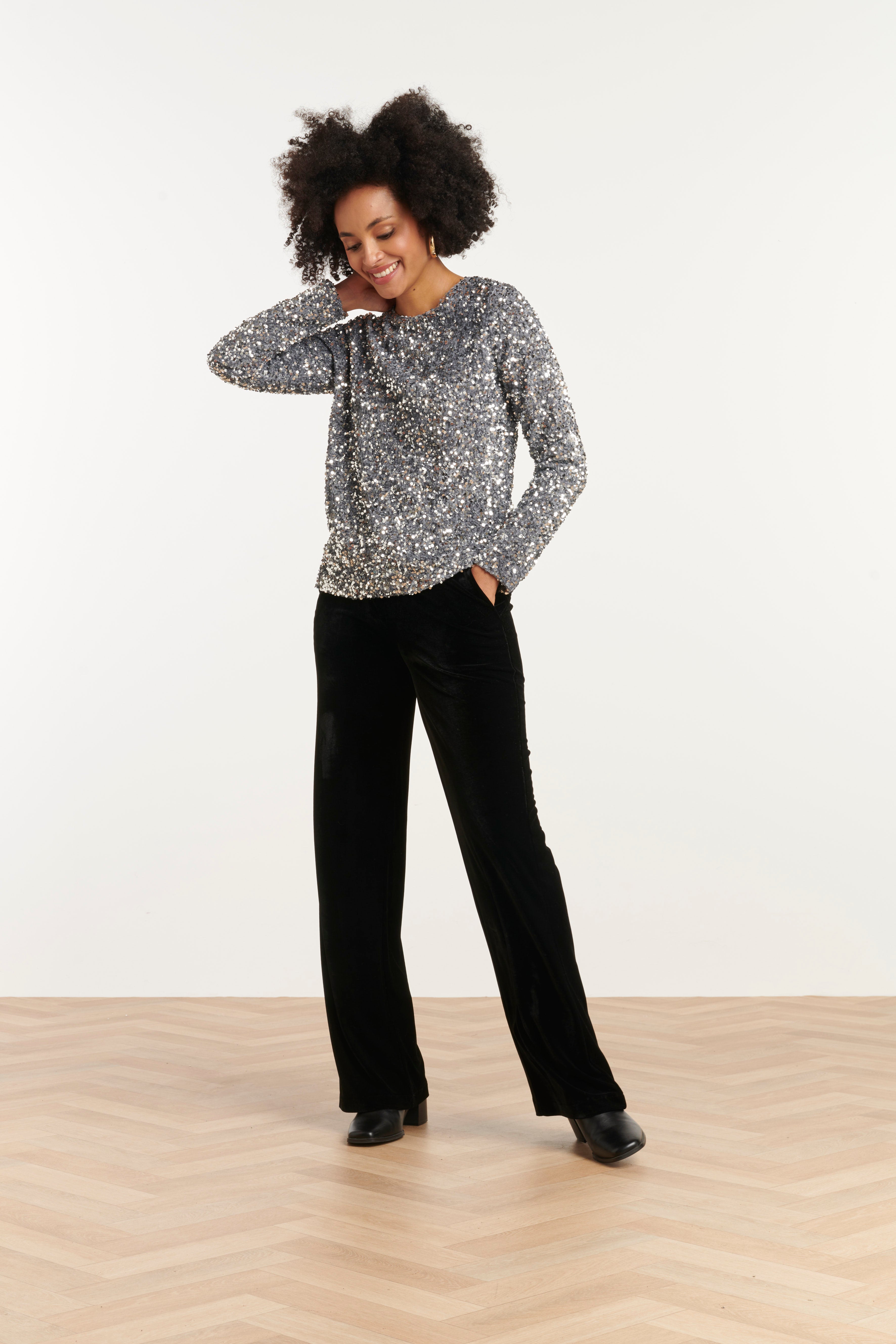 25784 – Pailletten TOp Met Satijnen Strik op De Rug | Silver