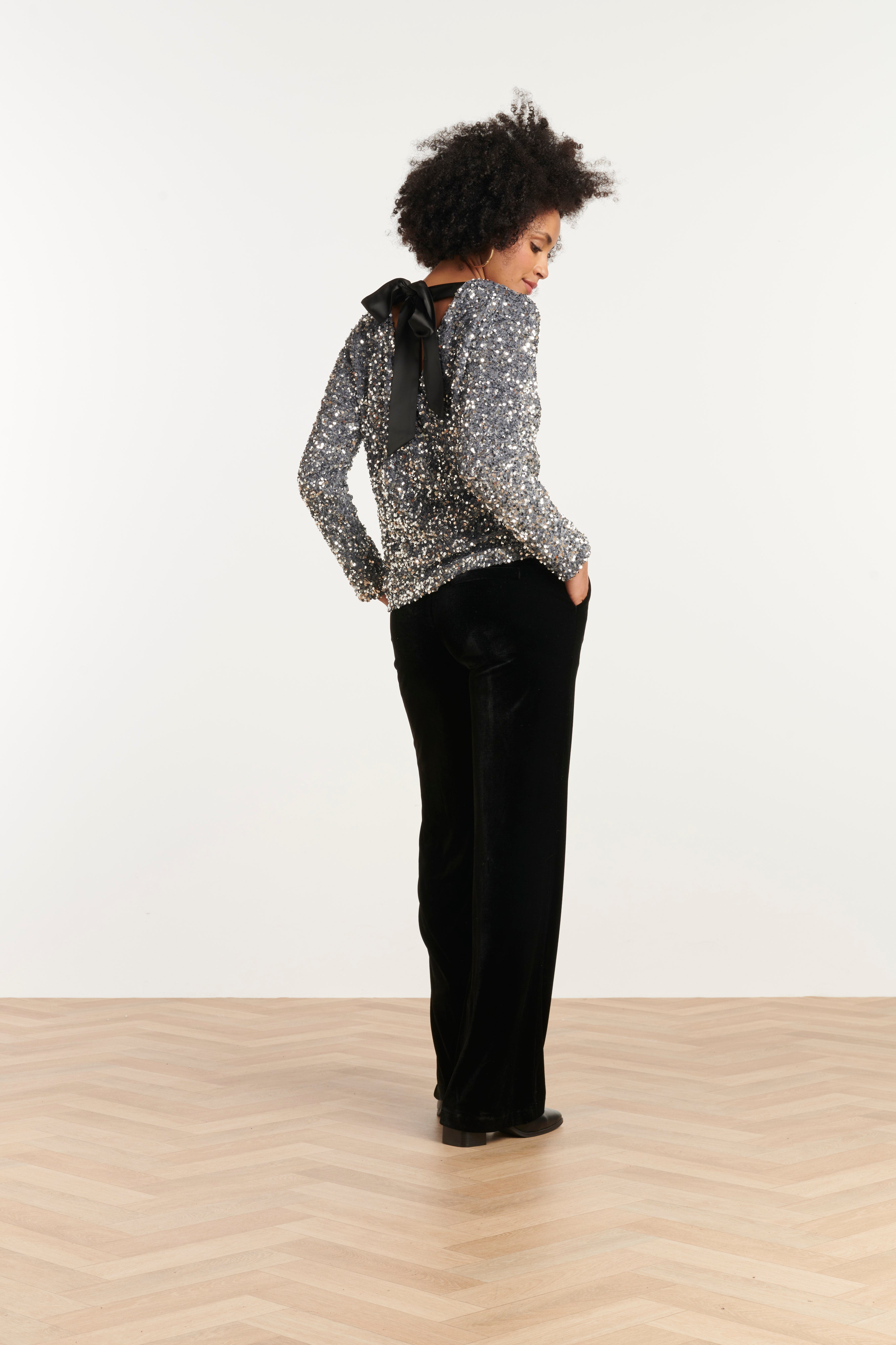 25784 – Pailletten TOp Met Satijnen Strik op De Rug | Silver