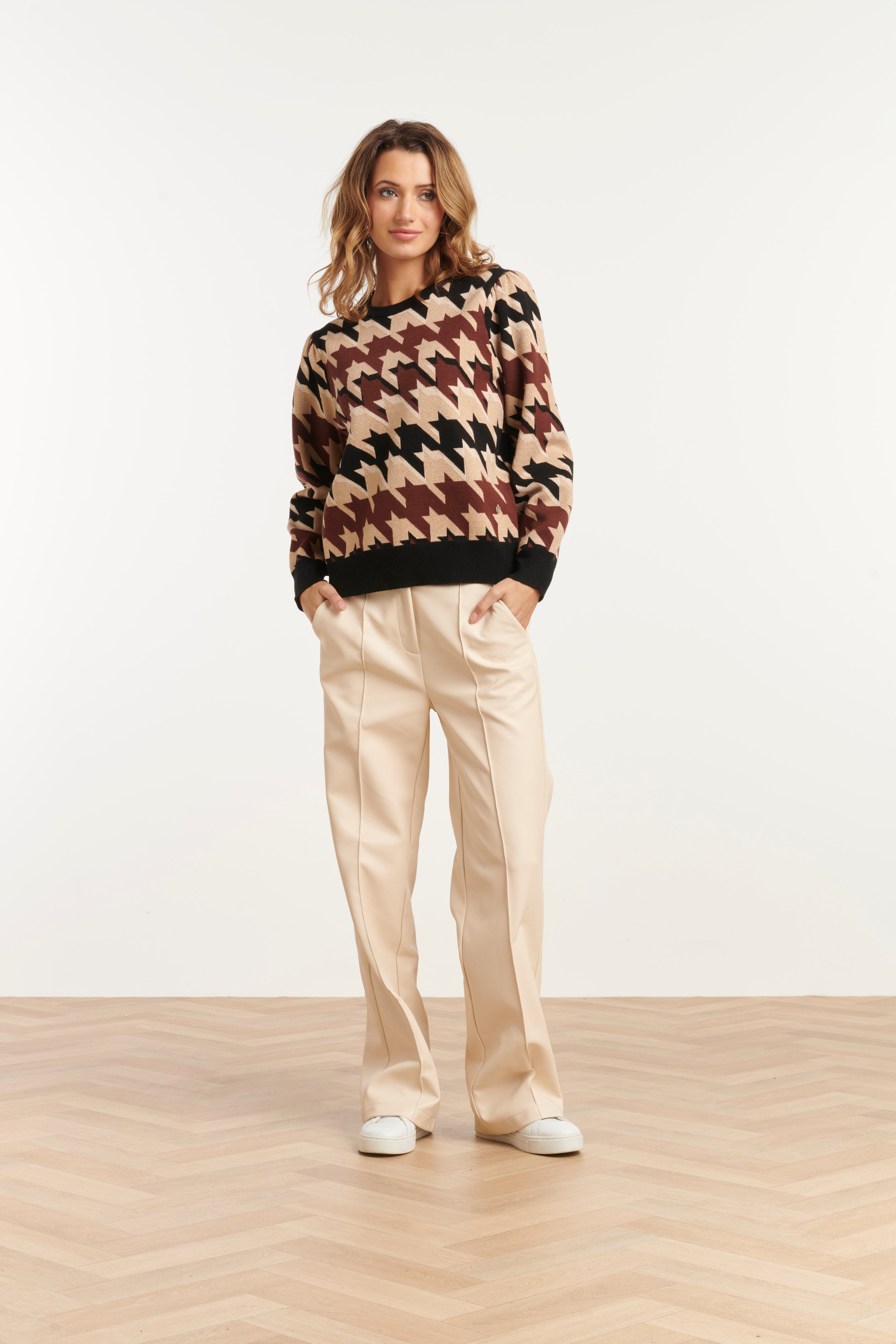 25787 – Knit Top Met Pied-De-Poule Motief | Sand - Muticolour