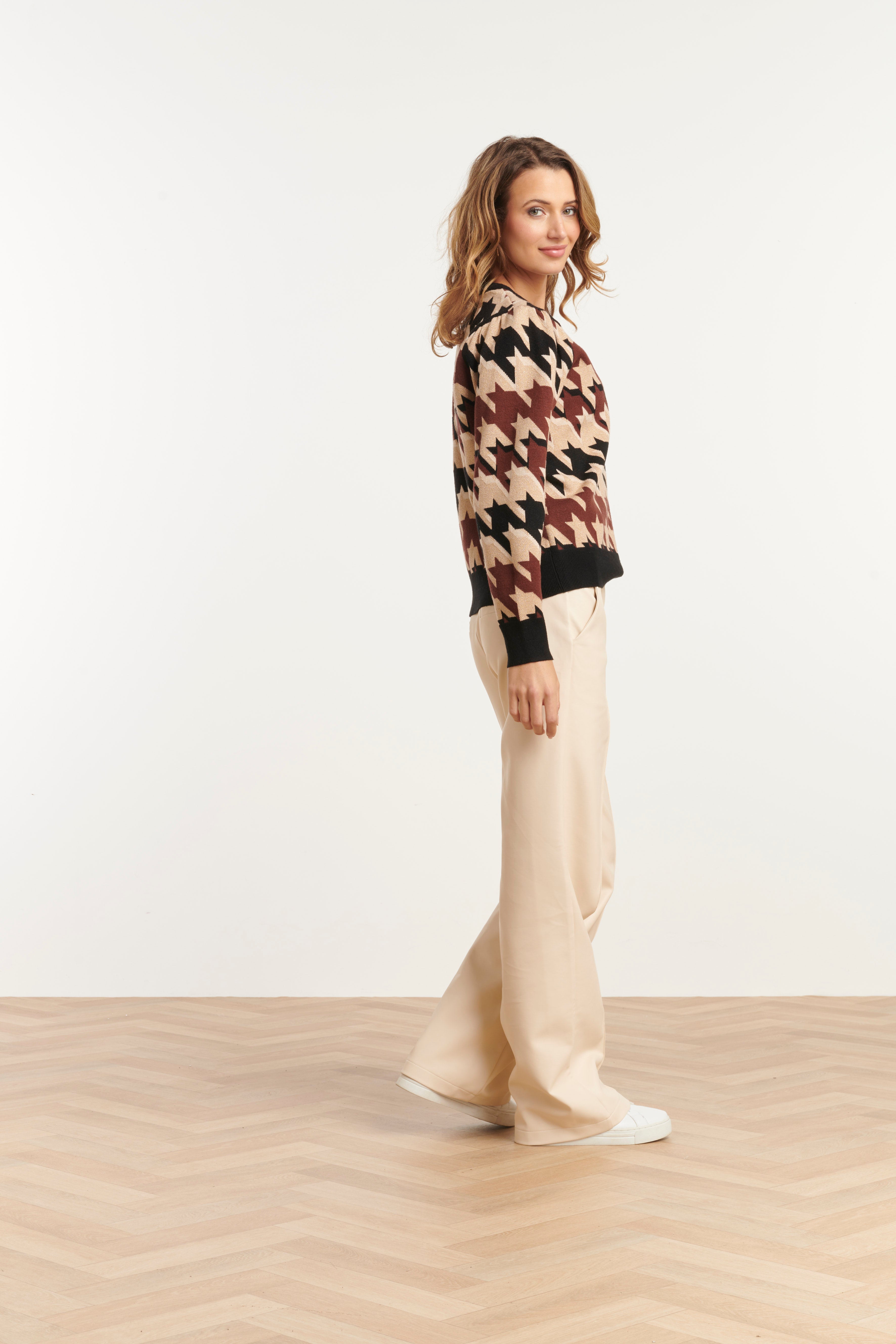 25787 – Knit Top Met Pied-De-Poule Motief | Sand - Muticolour