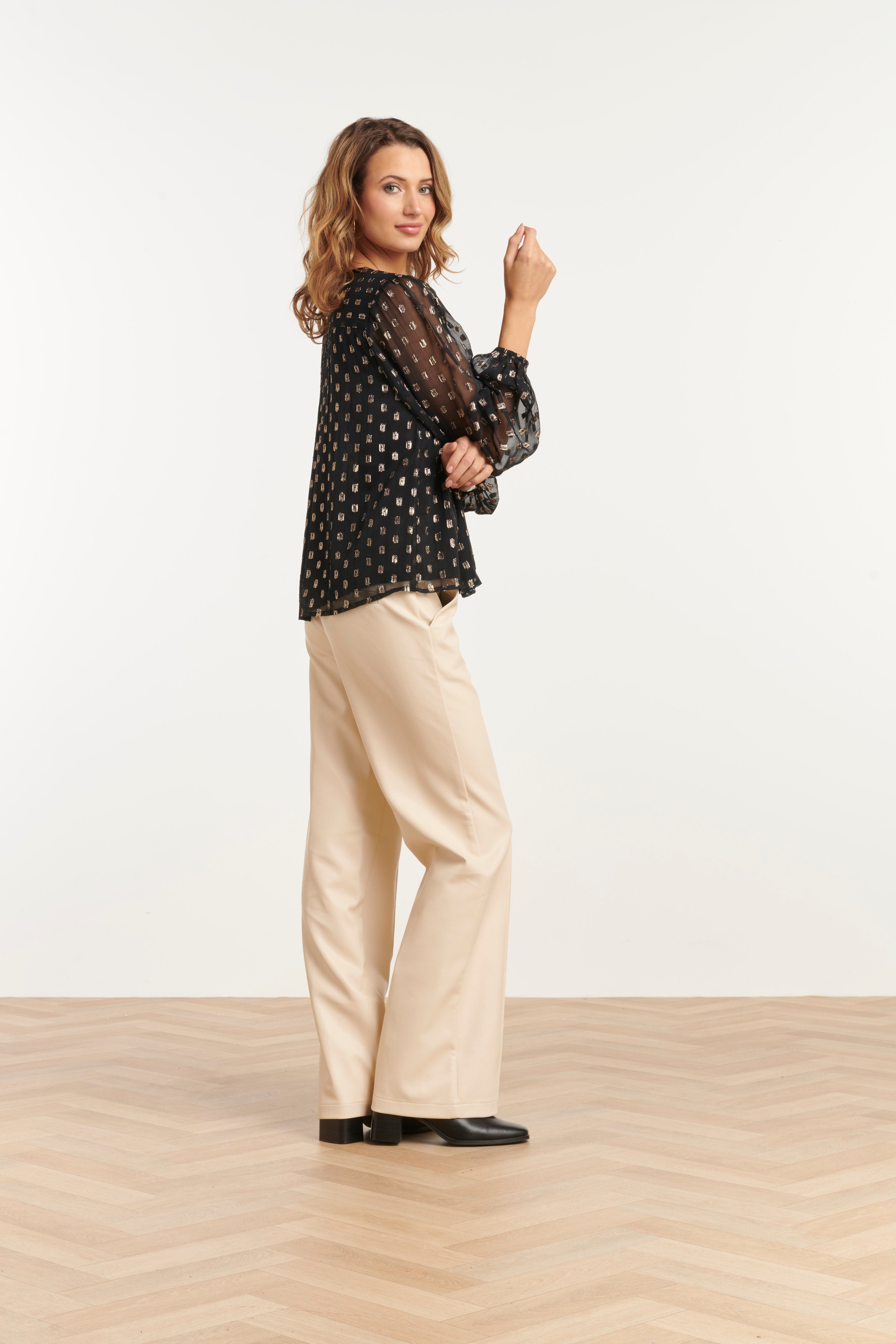 25791 – Smashed Lemon Top met lurex stippen in black-gold | Black - Gold