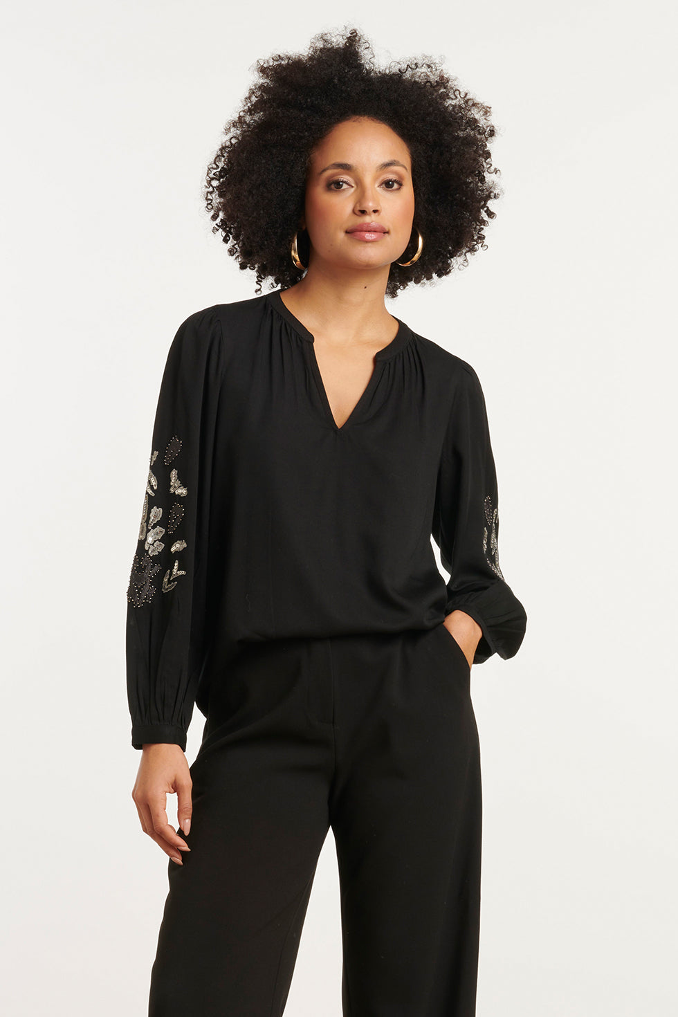 25795 – Top Met Handgeborduurde Mouwen | Black - Silver