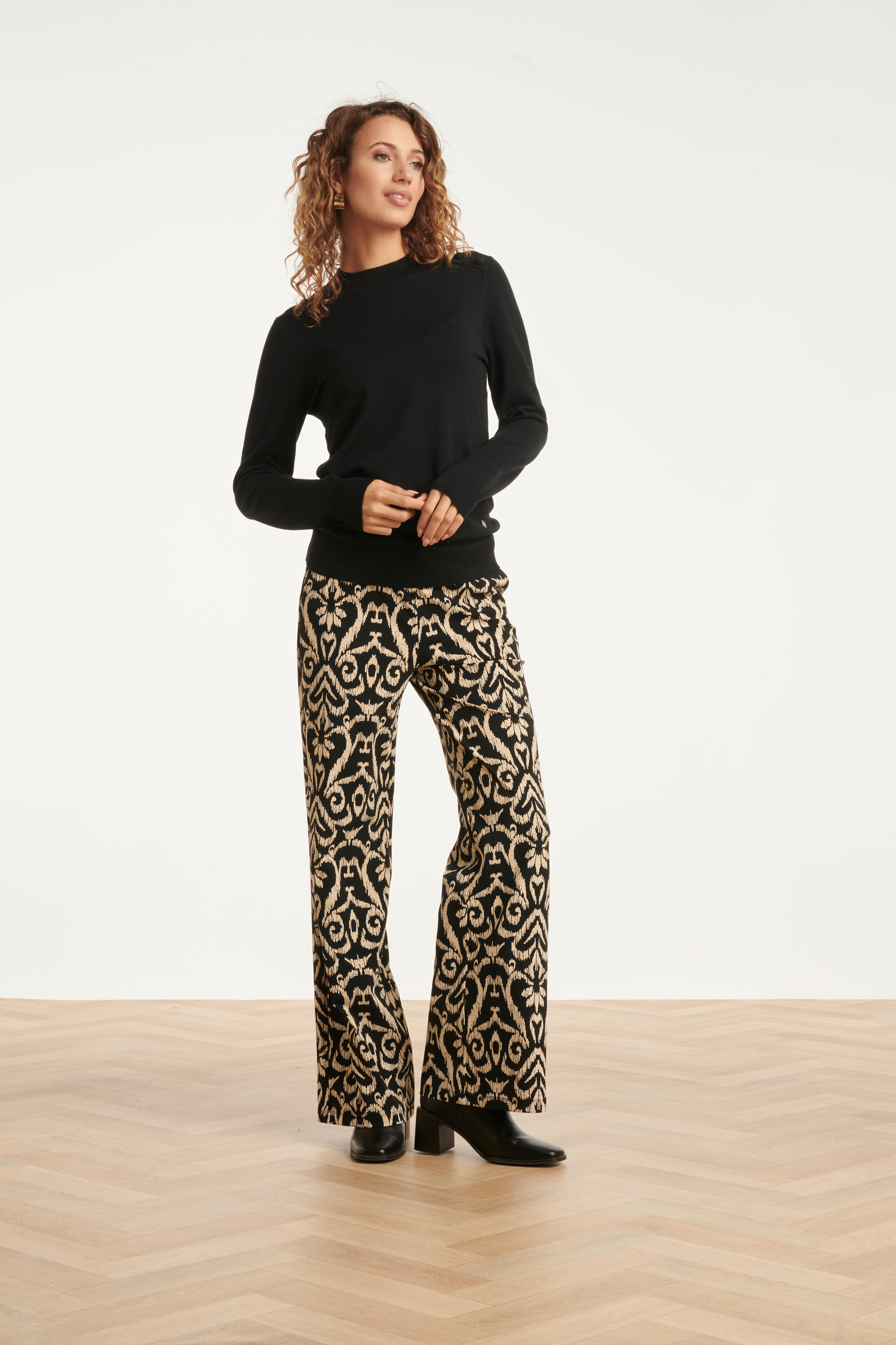 25812 – Travel Broek Met Aztec-Print | Black - Sand