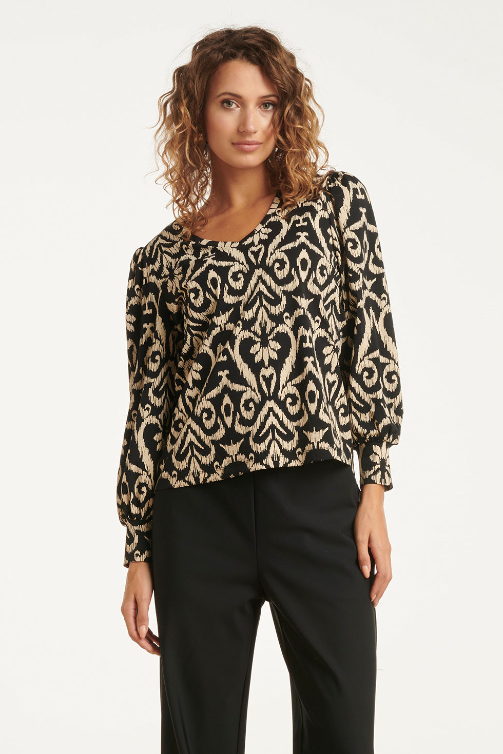 25813 – Smashed Lemon travel top met Aztec-print | Black - Sand
