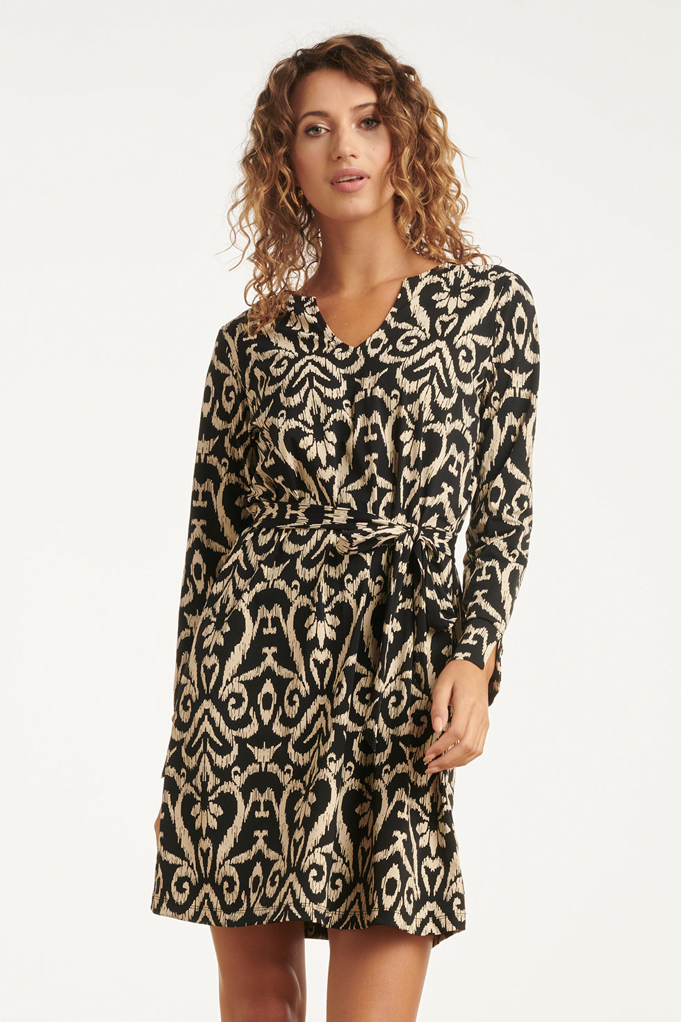 25816 – Travel Jurk Met Aztec-Print | Black - Sand