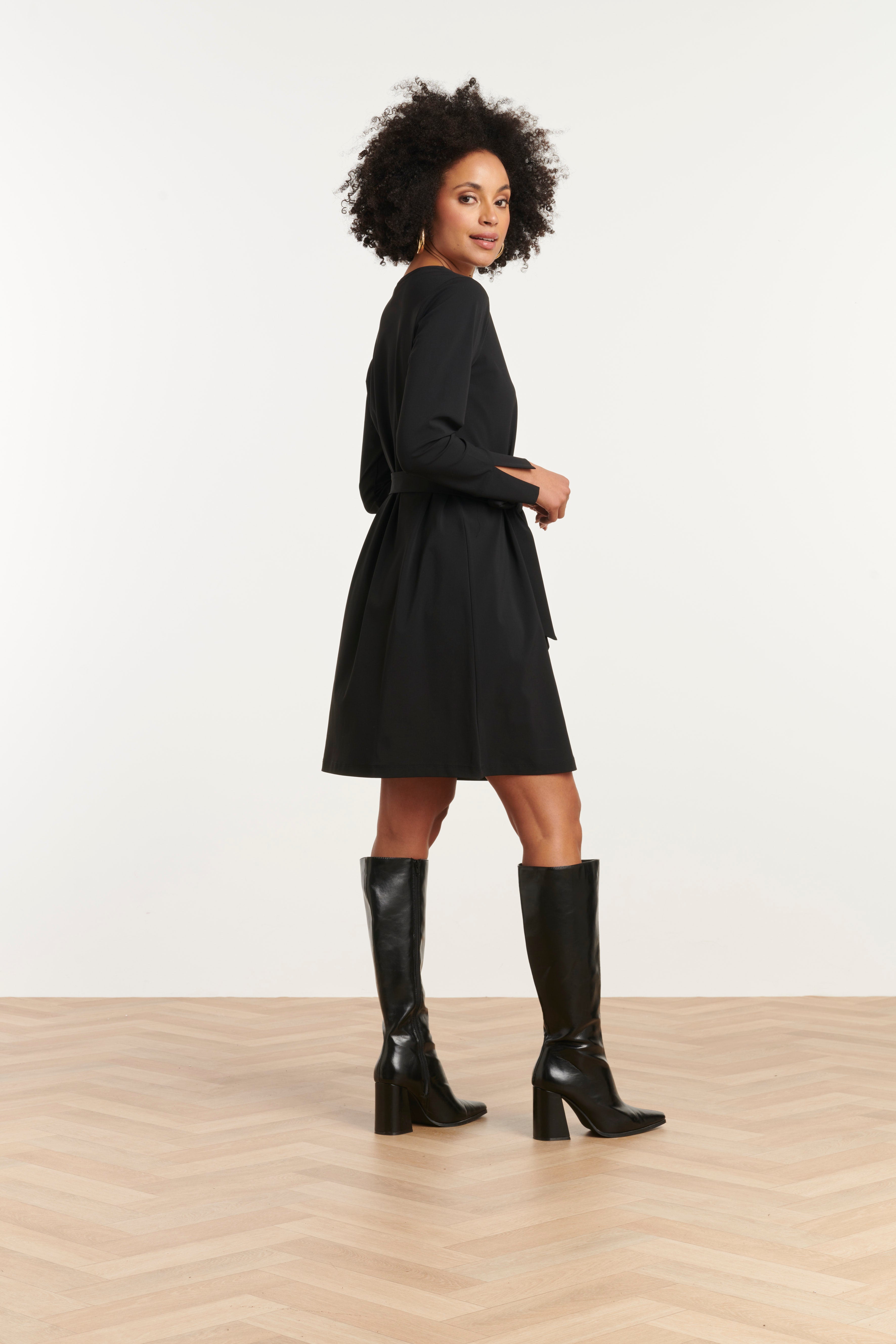 25818 – Smashed Lemon travel jurk met ceintuur | Black