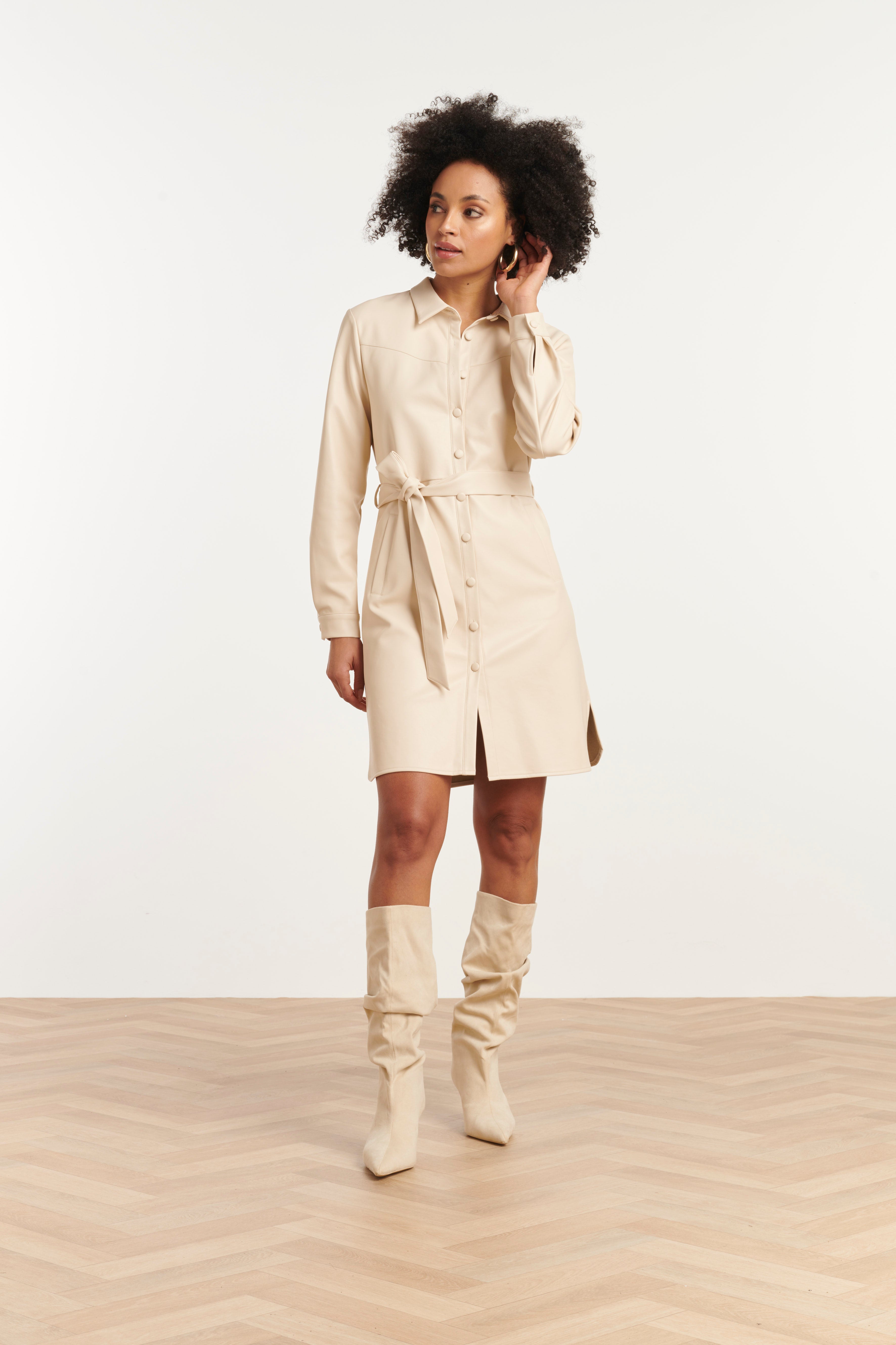 25822 – Smashed Lemon PU jurk met ceintuur | Off White