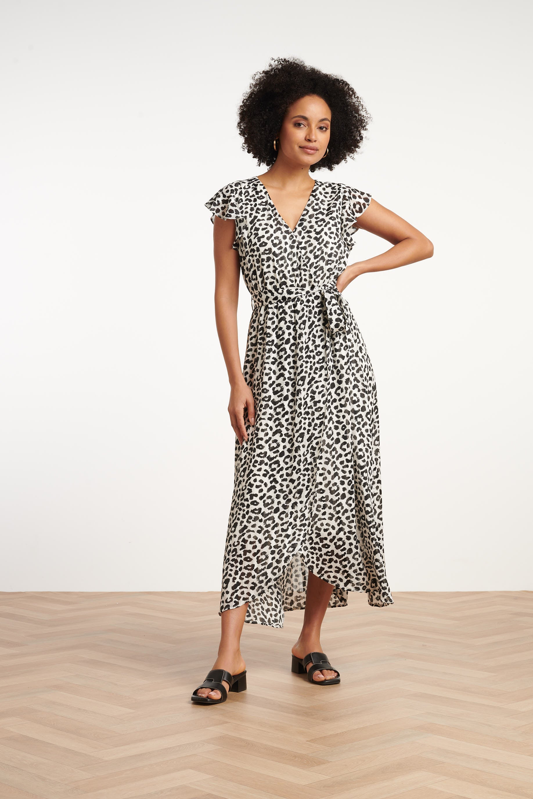 35110, Jurken | White - Black