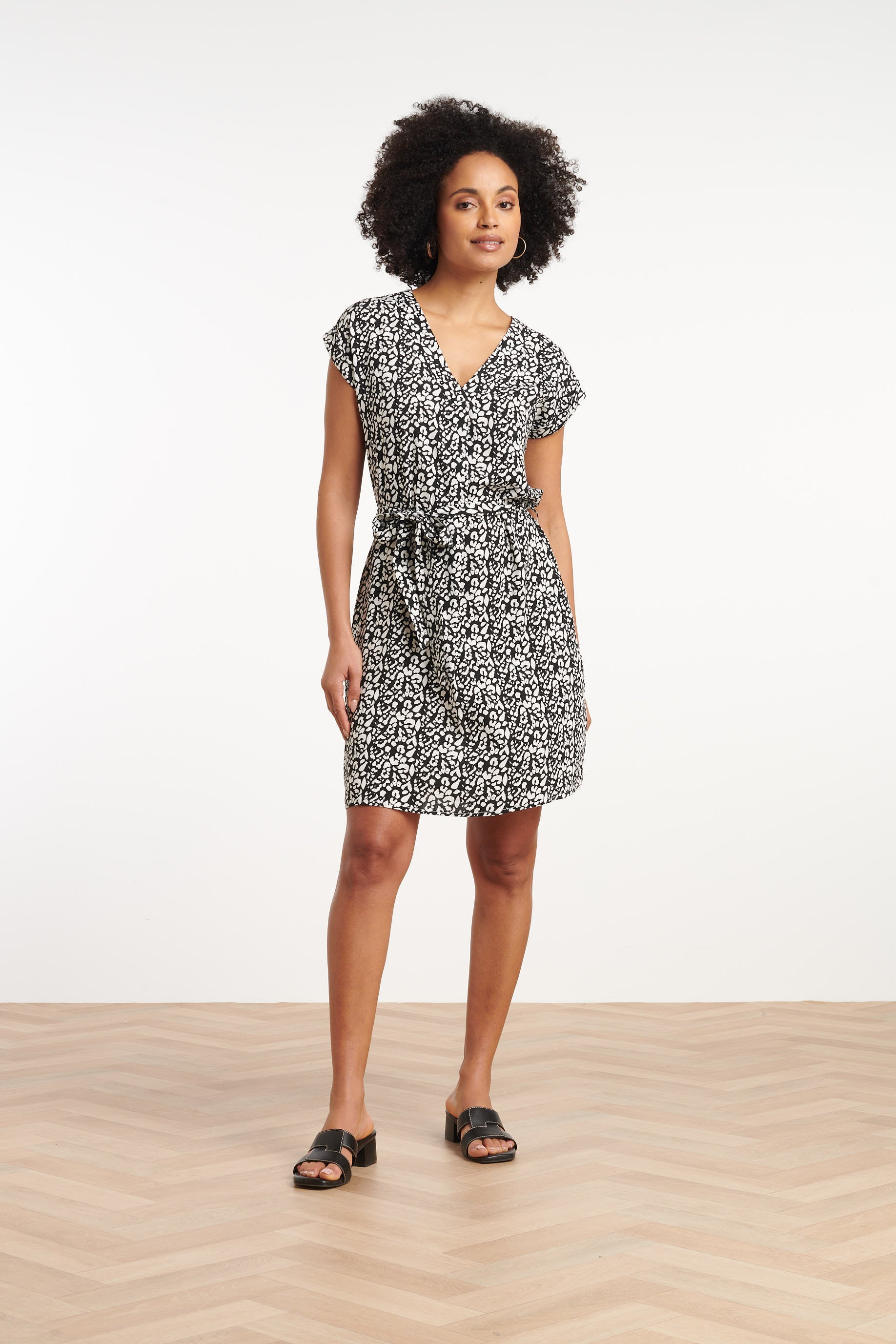 35120, Jurken | Black-Off-White