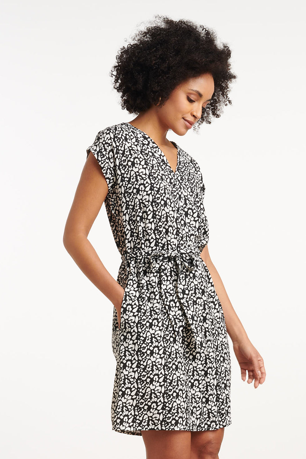 35120, Jurken | Black-Off-White