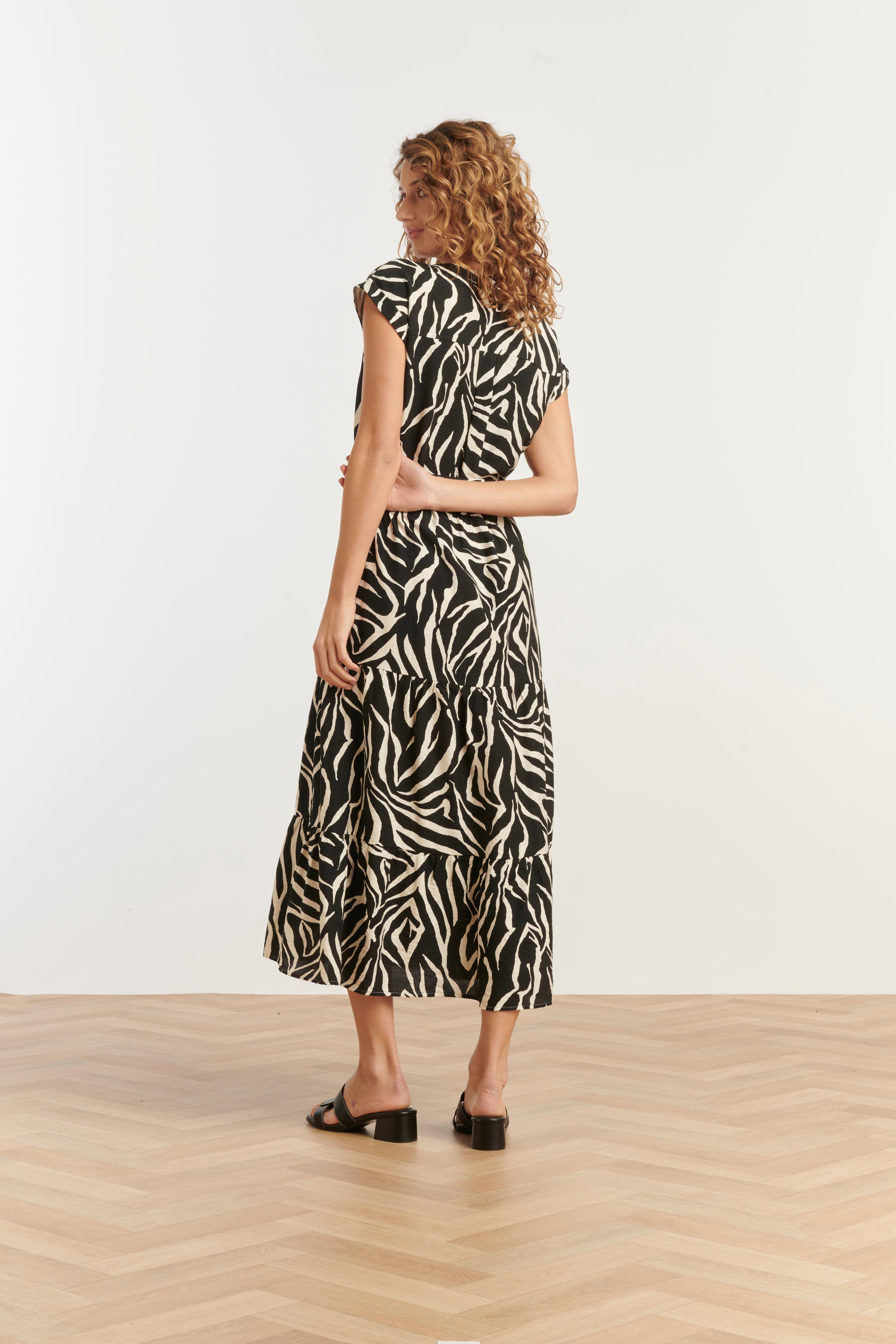35125, Jurken | Black-Off-White