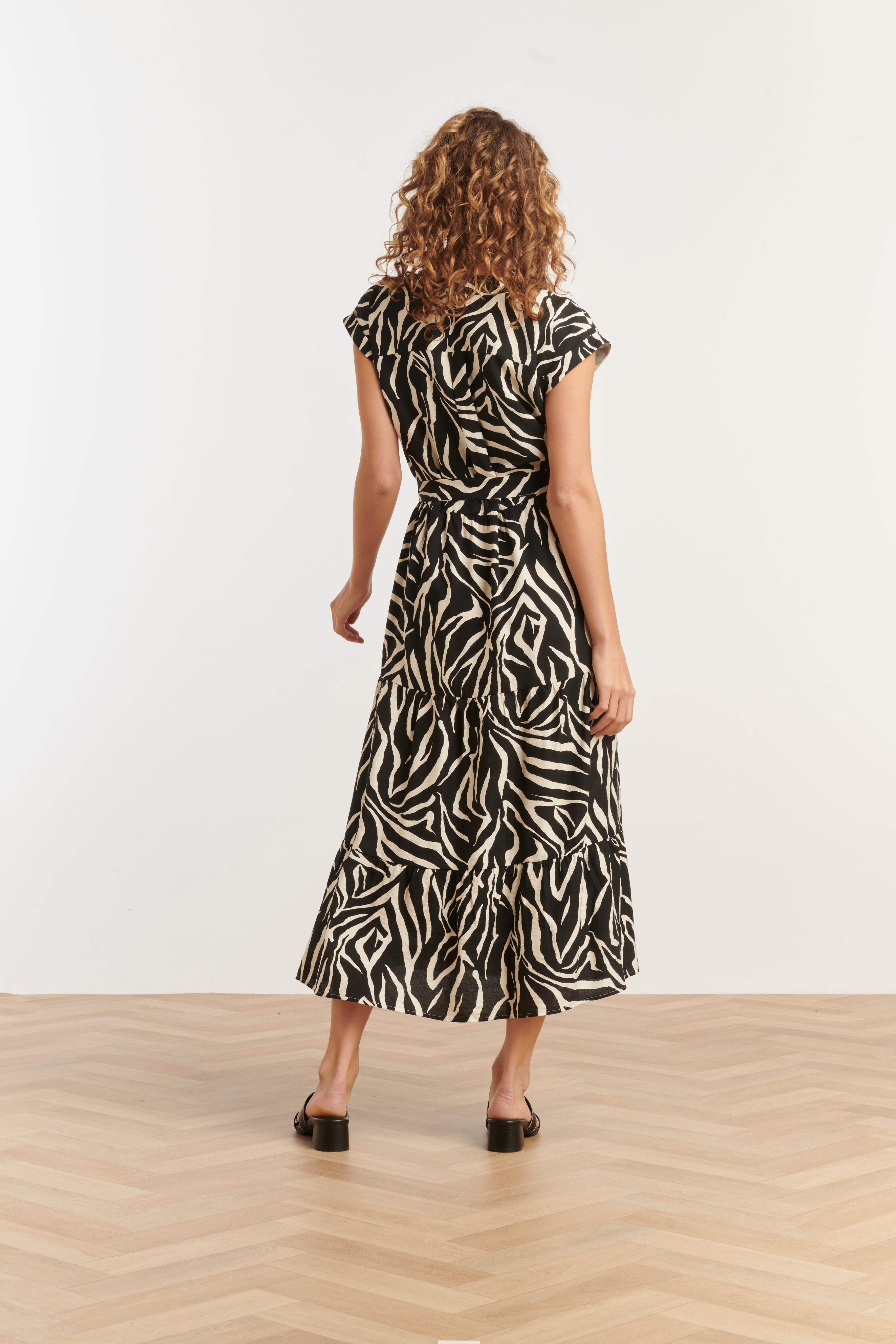 35125, Jurken | Black-Off-White