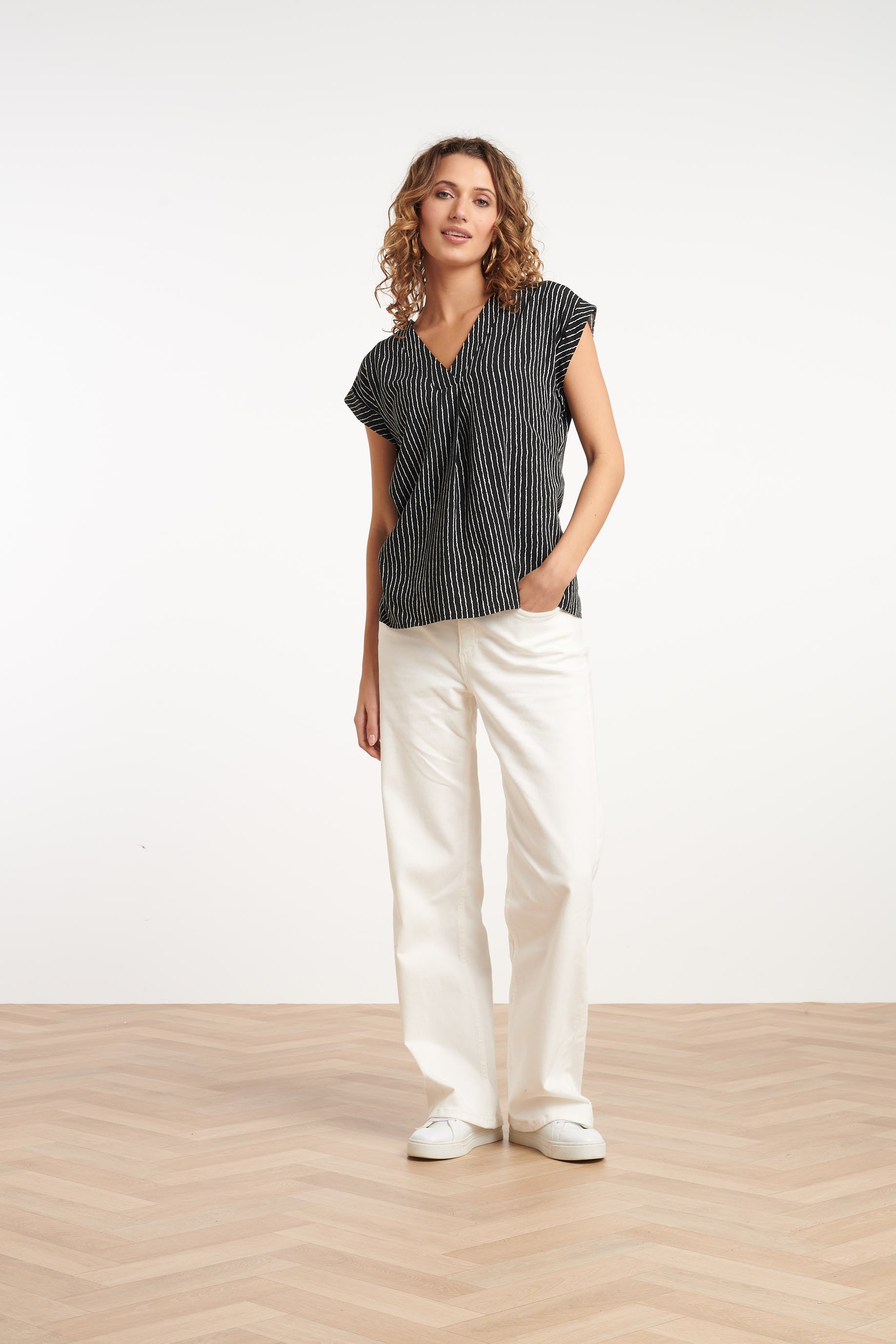 35150, Tops | Black-Off-White