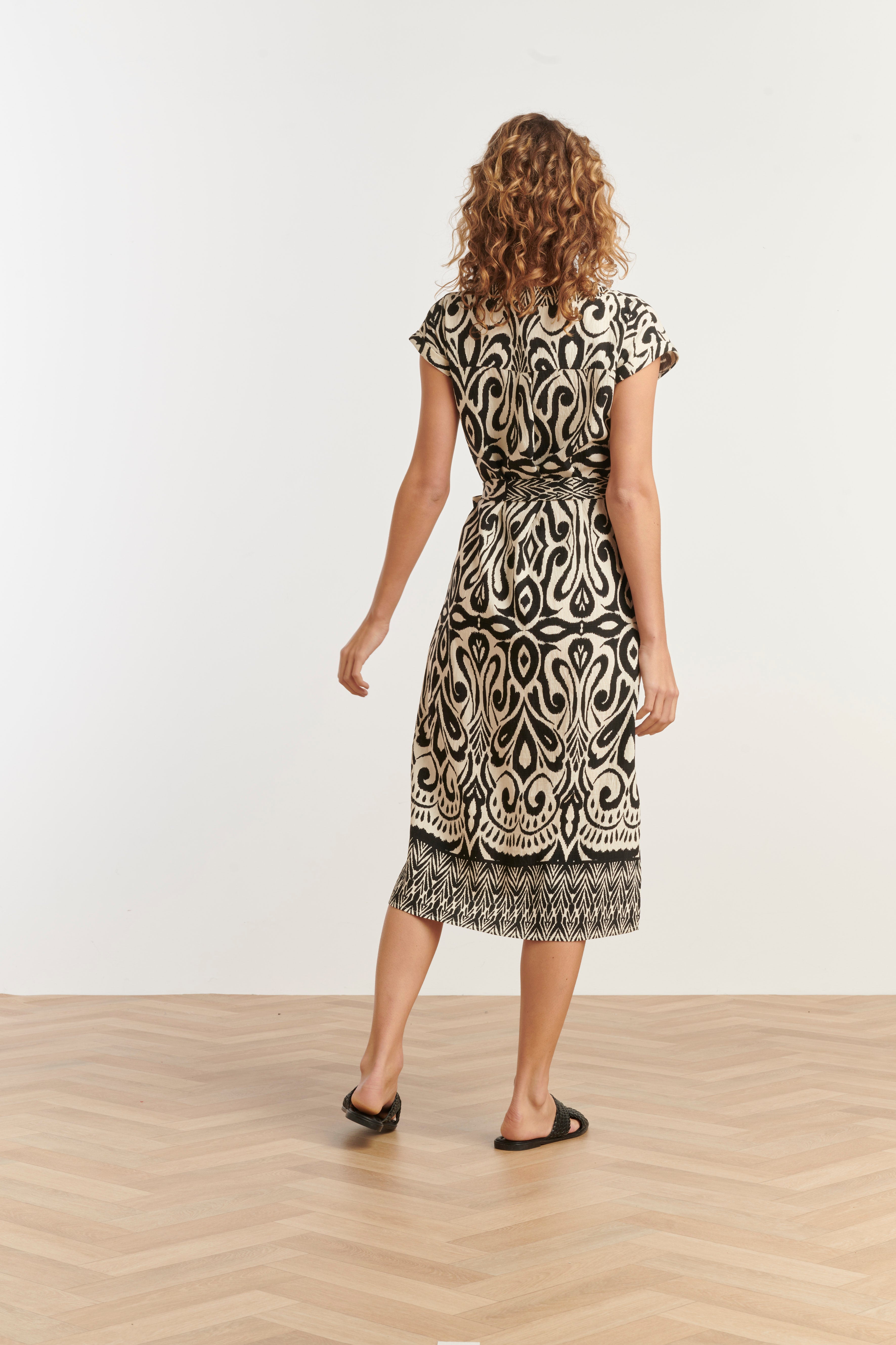 35176, Jurken | Offwhite-Black