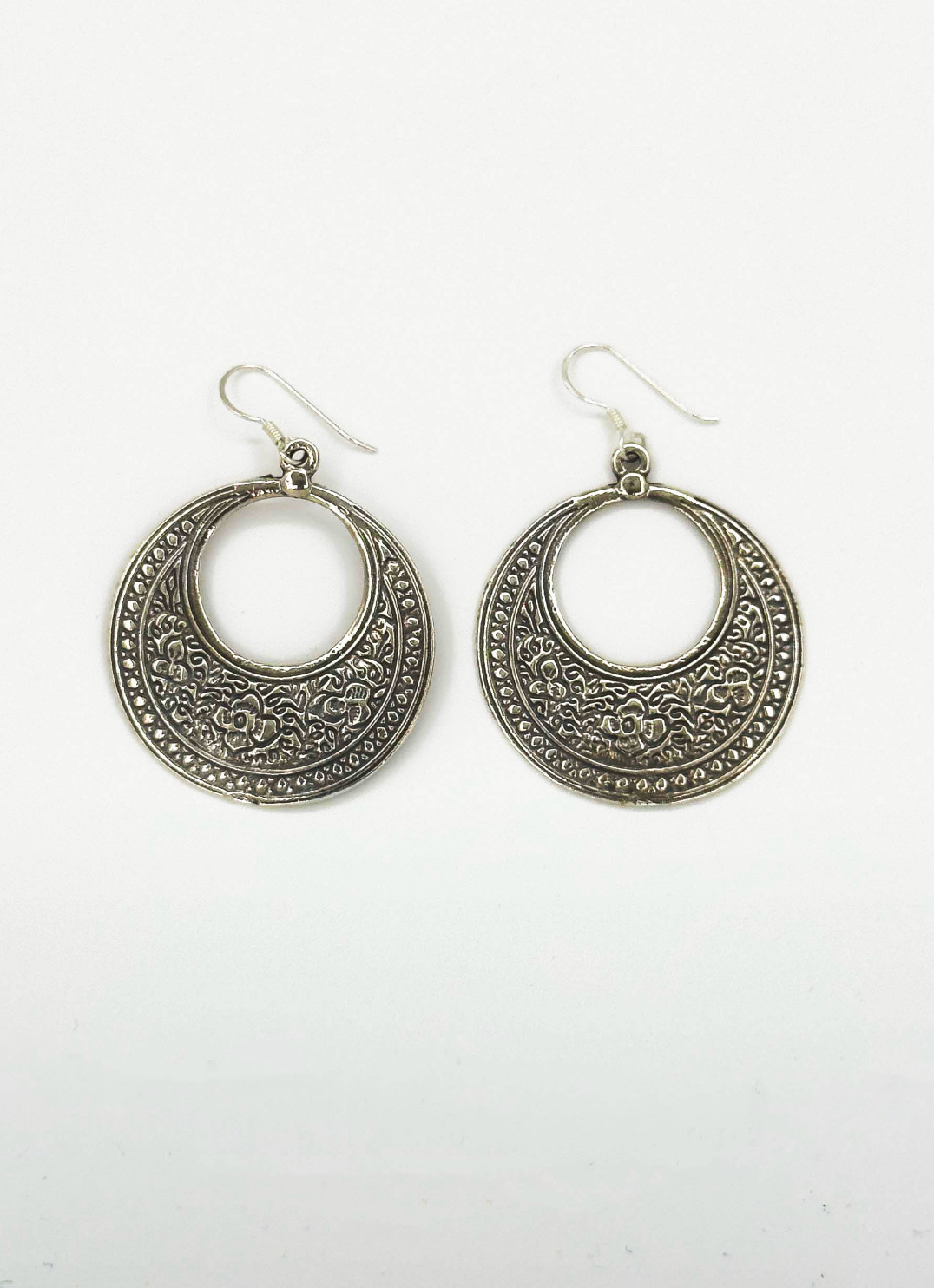 60014 En Boho Ronde Oorbellen Met Tribal Patroon | Silver