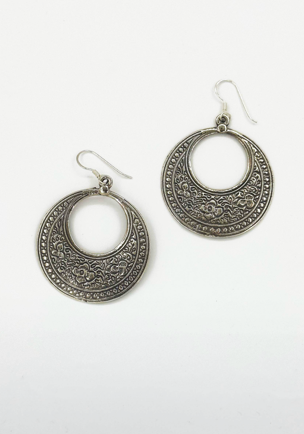 60014 En Boho Ronde Oorbellen Met Tribal Patroon | Silver